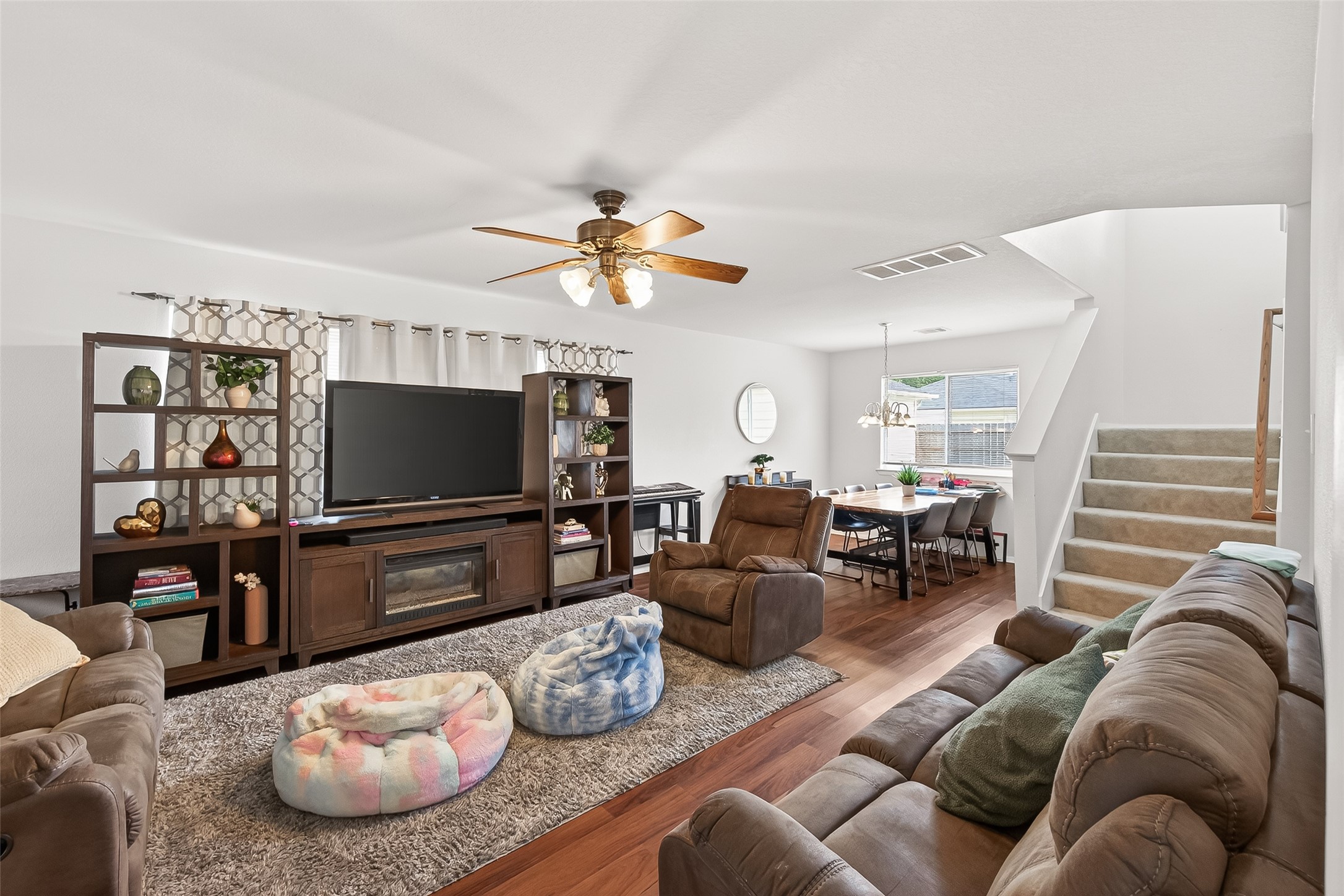 6207 Lone Prairie Way Property Photo 10