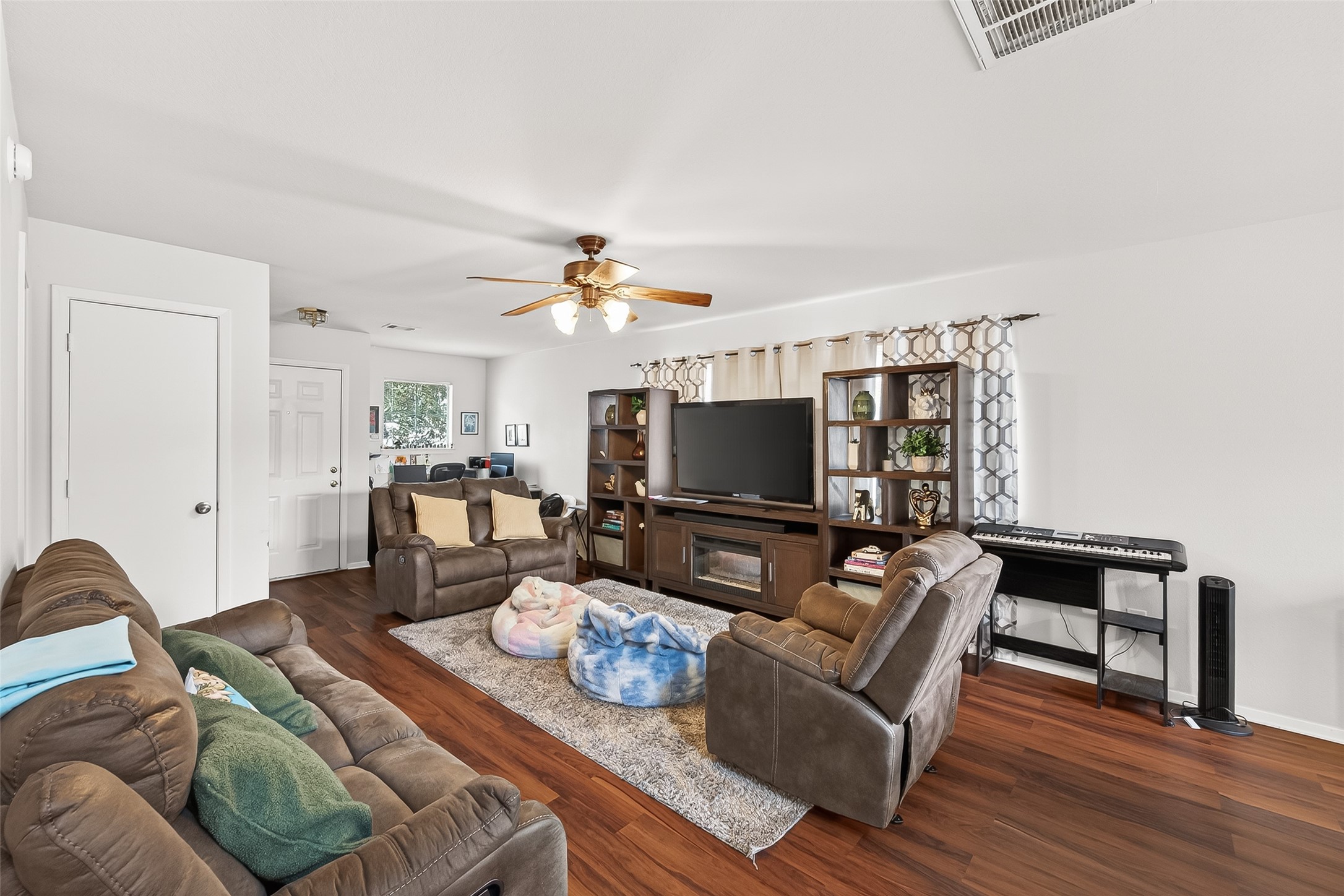 6207 Lone Prairie Way Property Photo 11