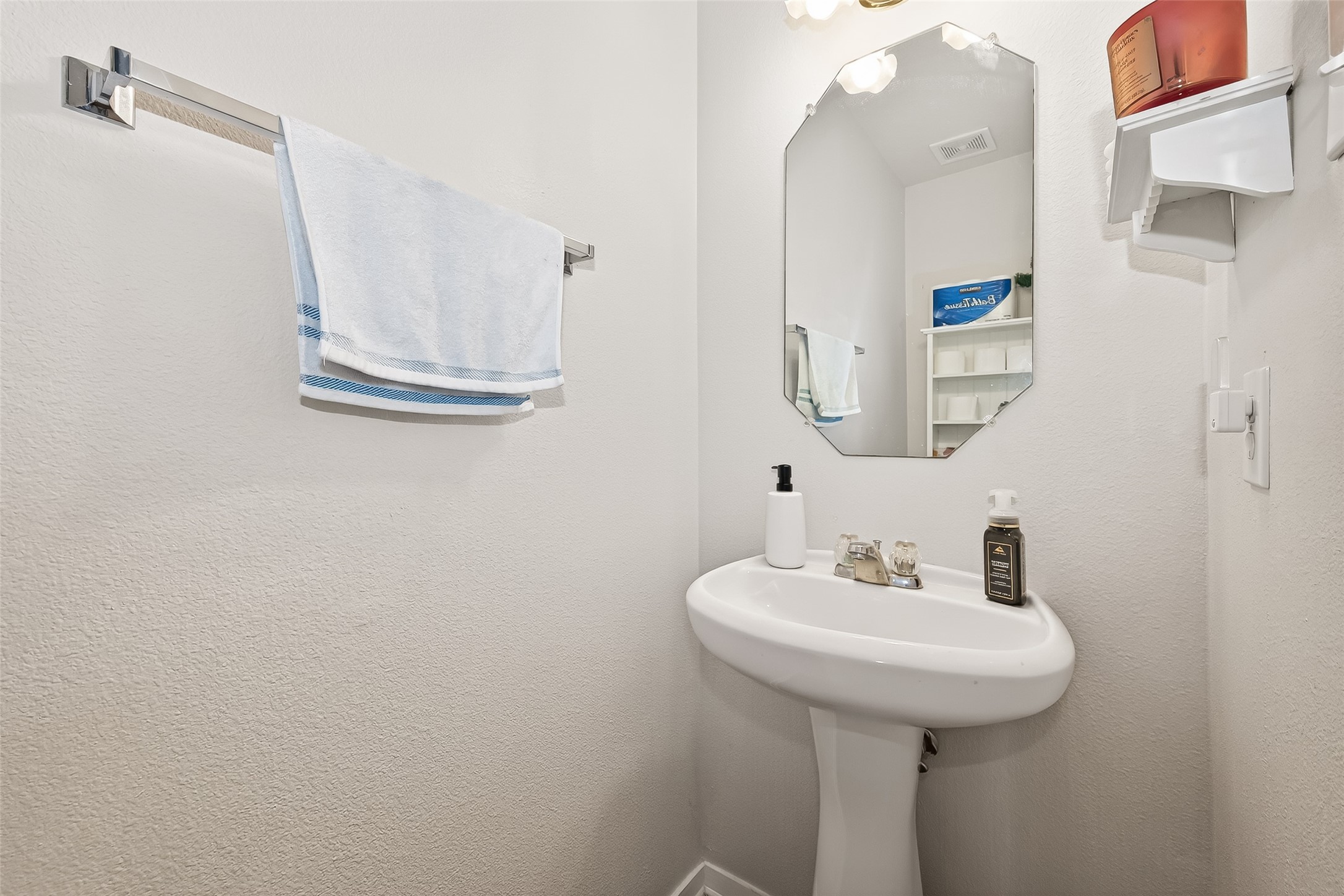 6207 Lone Prairie Way Property Photo 20