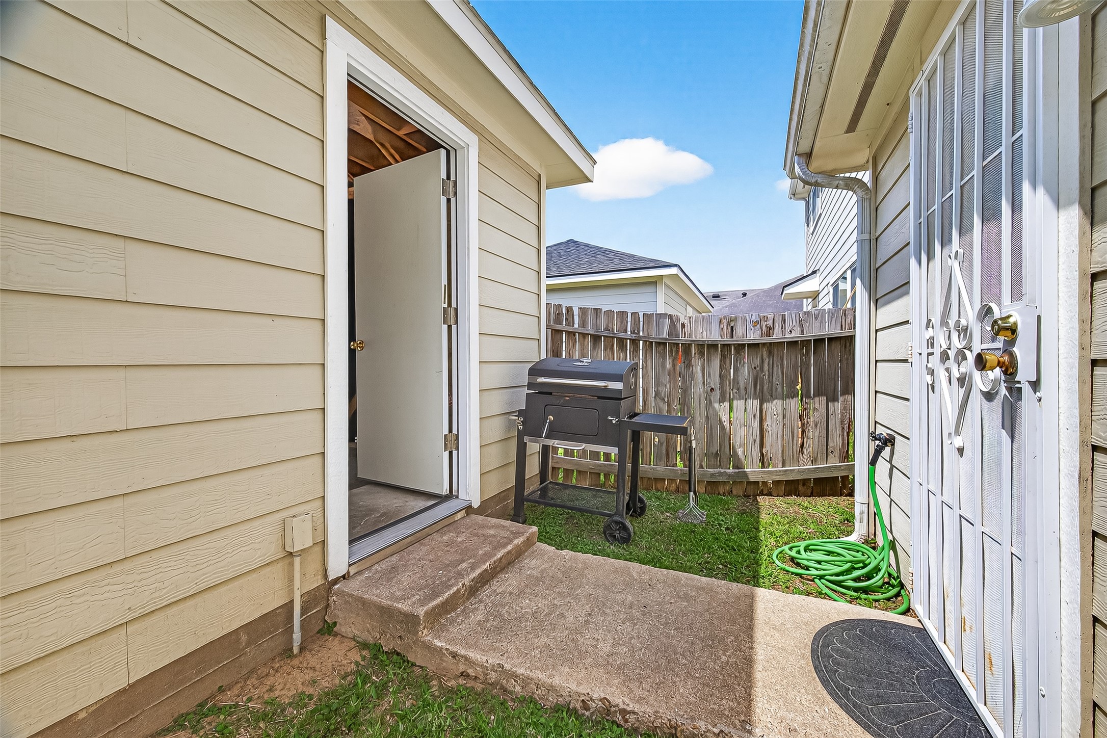 6207 Lone Prairie Way Property Photo 37
