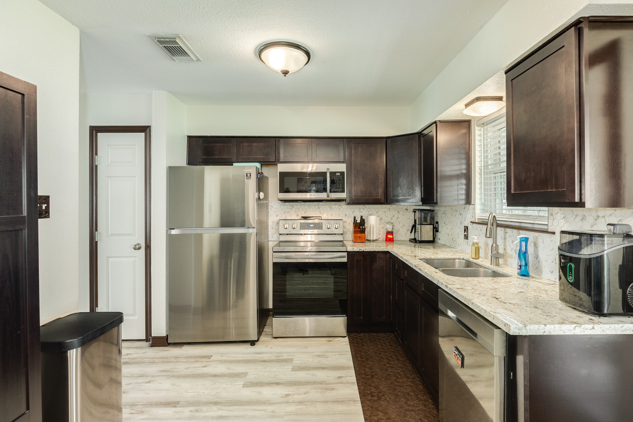 2118 Avenue D Property Photo 11