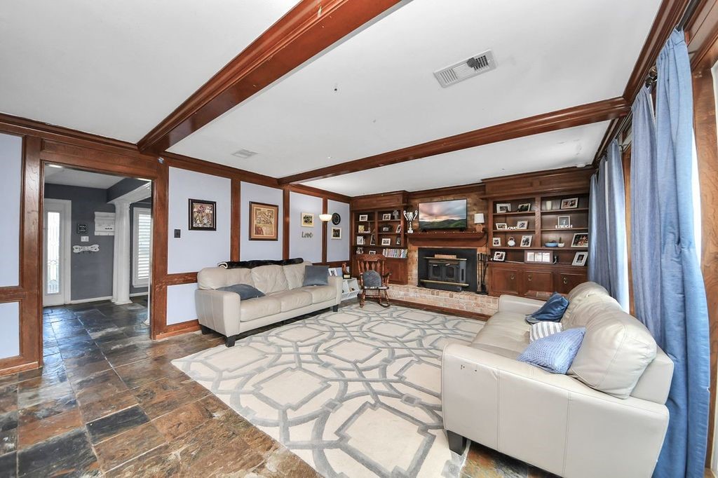 16406 Shady Elms Drive Property Photo 8