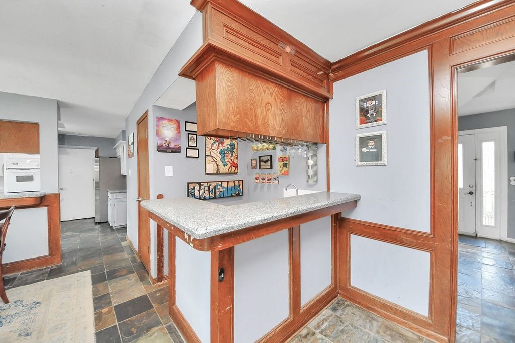 16406 Shady Elms Drive Property Photo 11