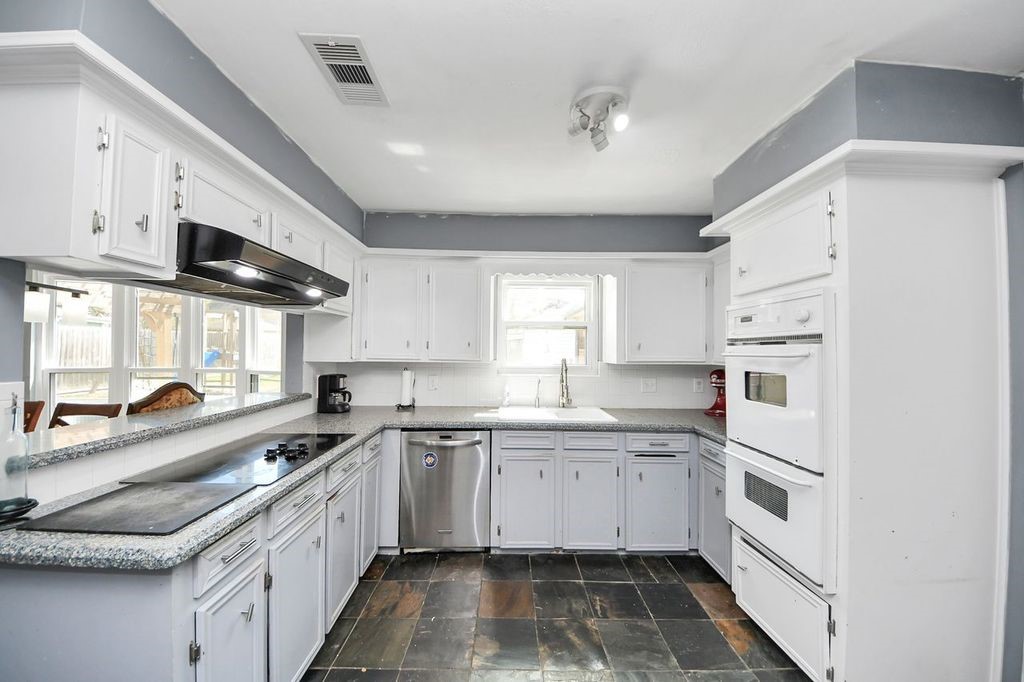 16406 Shady Elms Drive Property Photo 13