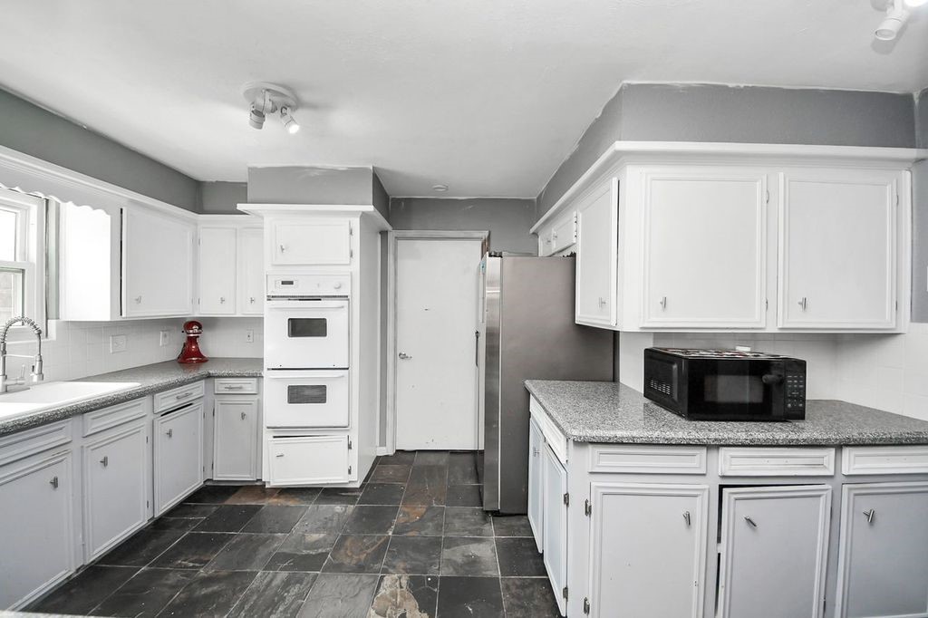16406 Shady Elms Drive Property Photo 14
