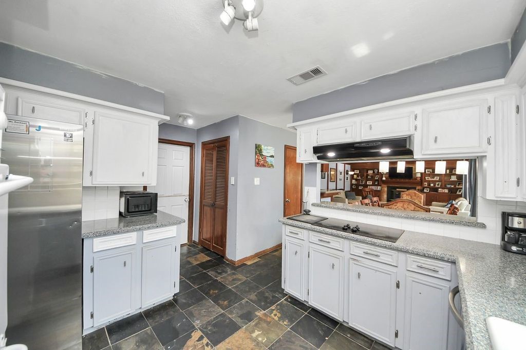 16406 Shady Elms Drive Property Photo 15