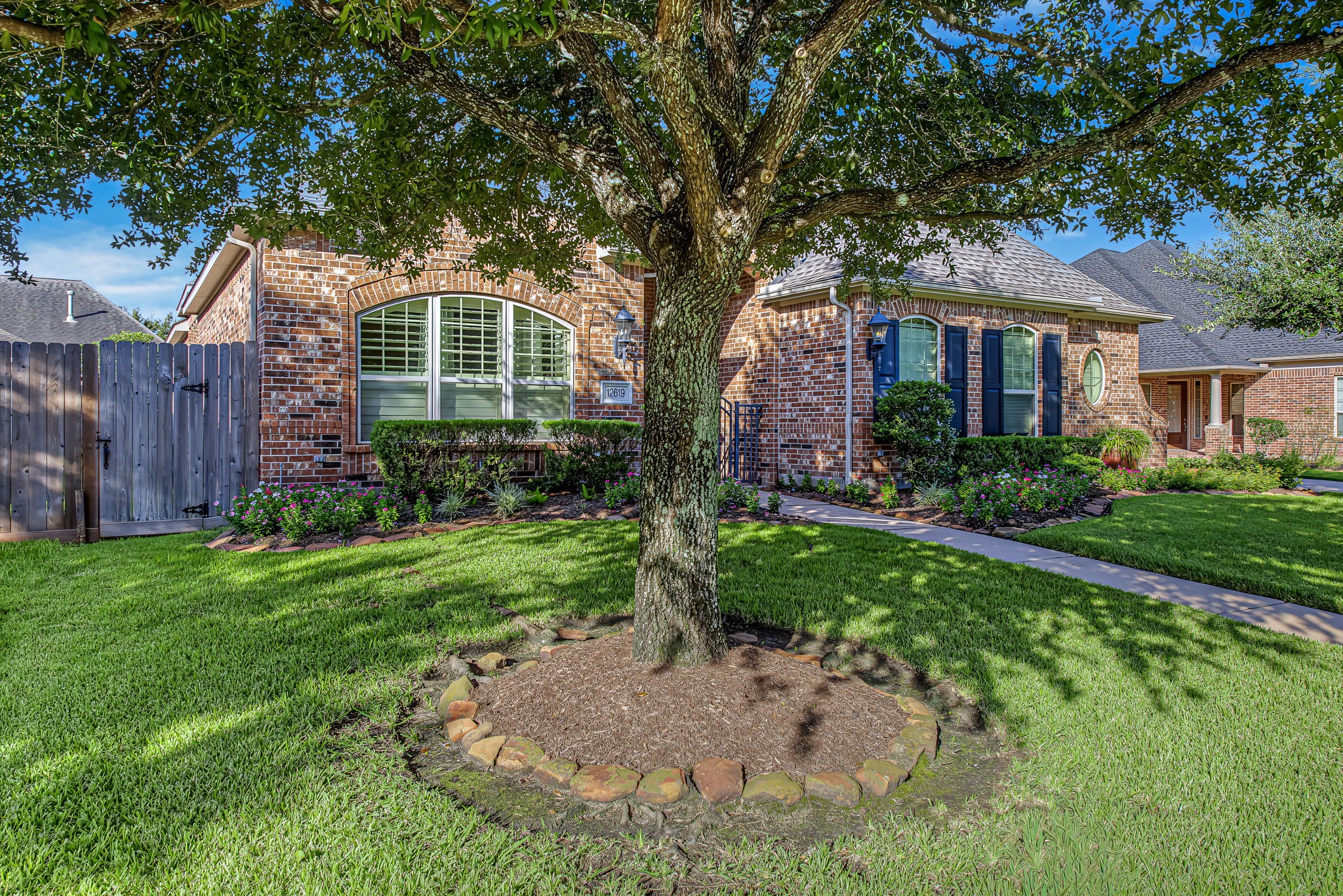 12619 Mossy Ledge Drive Property Photo 2