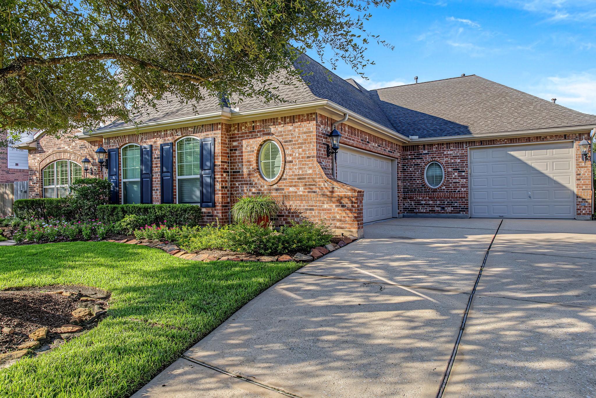 12619 Mossy Ledge Drive Property Photo 3