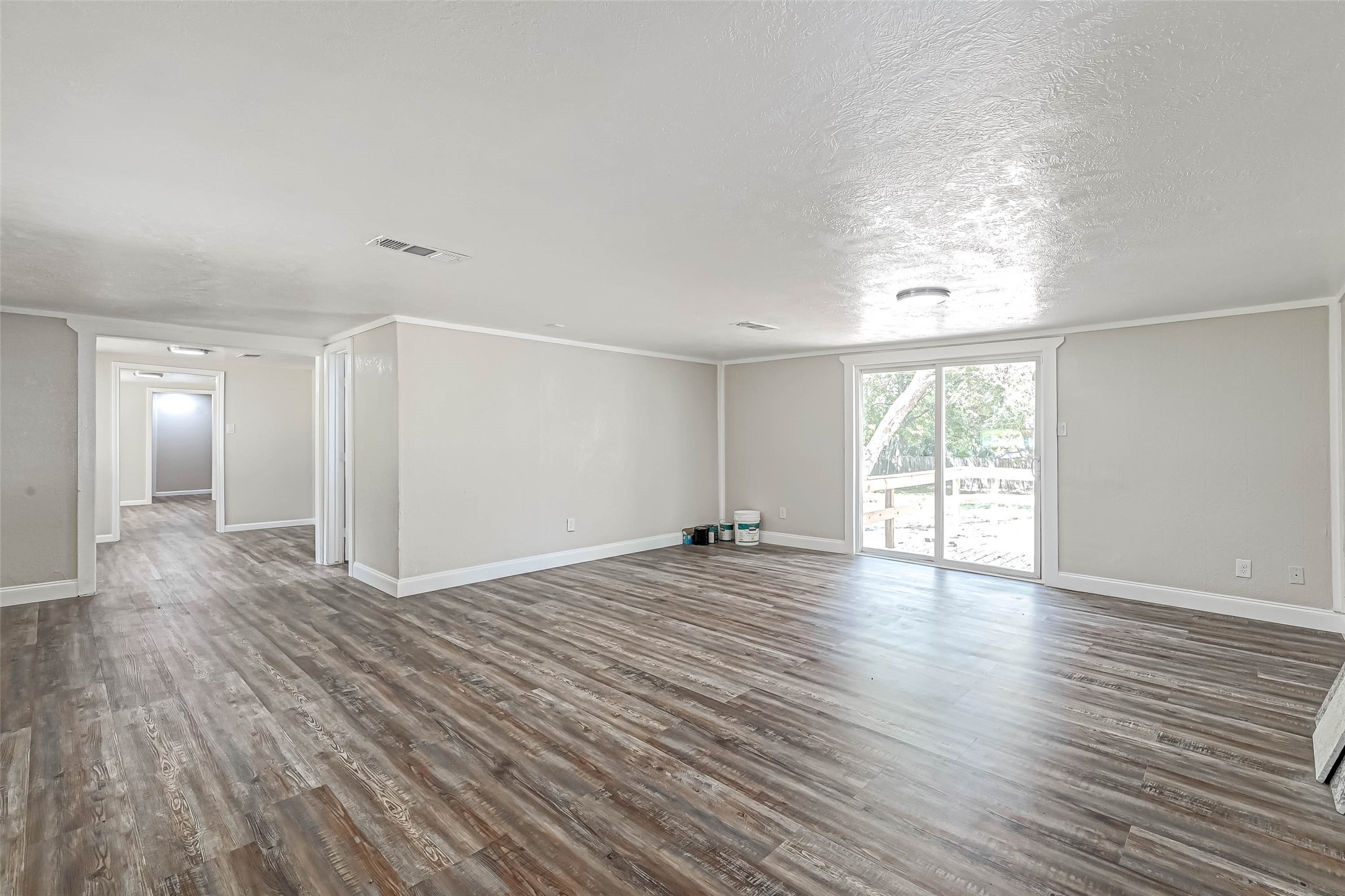 10694 Pine Street Property Photo 6