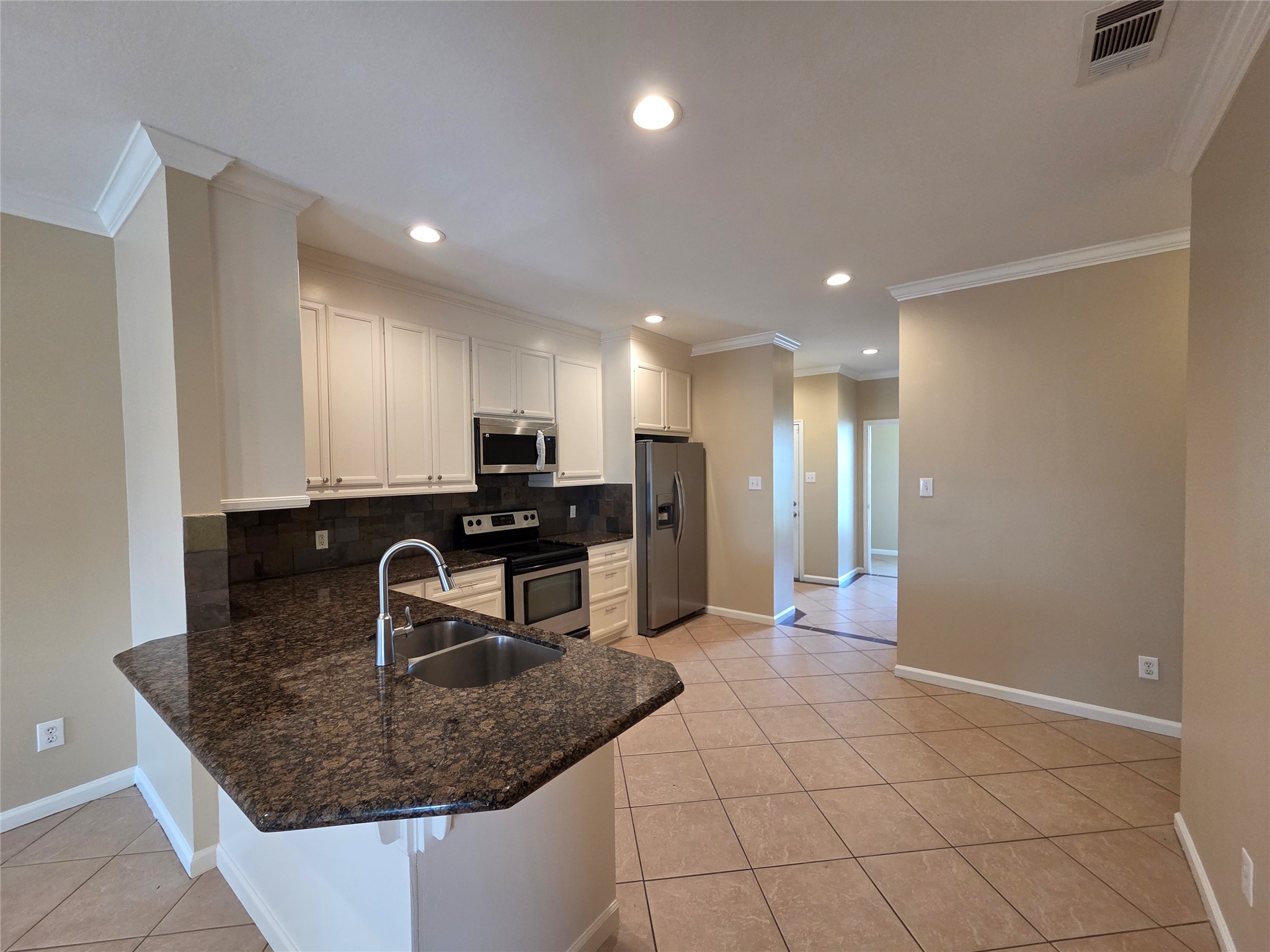 928 Runneburg Road Property Photo 7