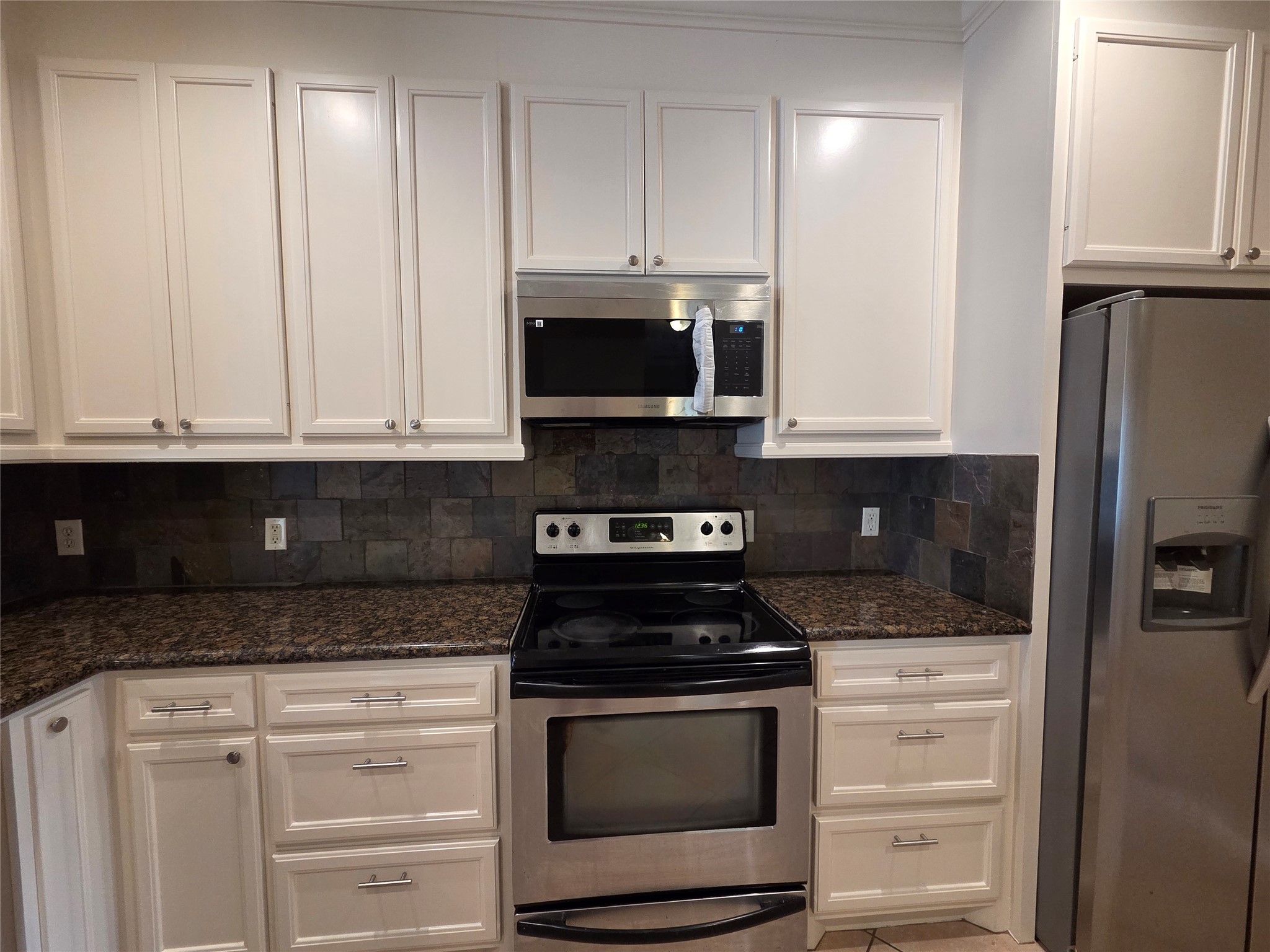928 Runneburg Road Property Photo 10