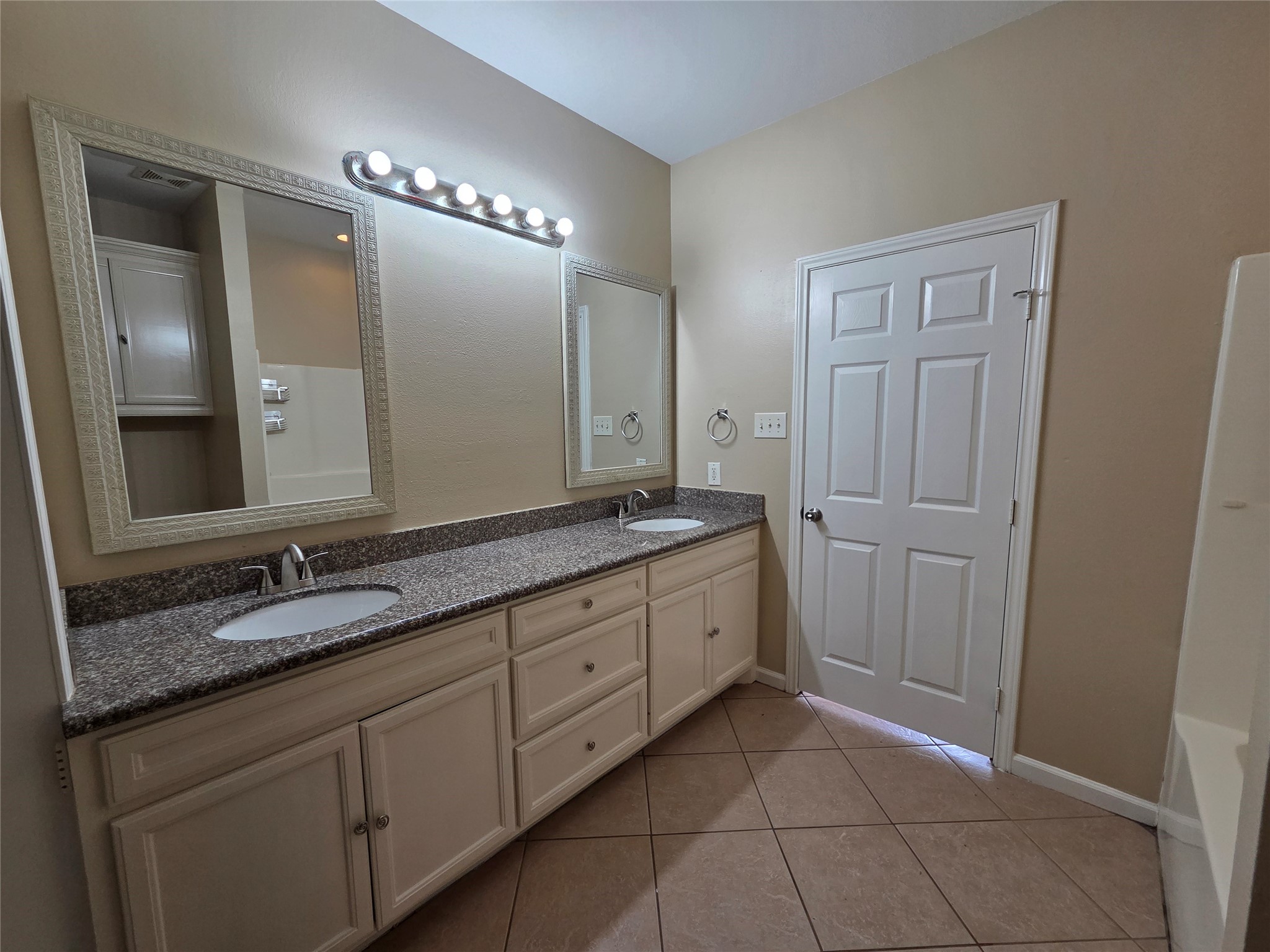 928 Runneburg Road Property Photo 16