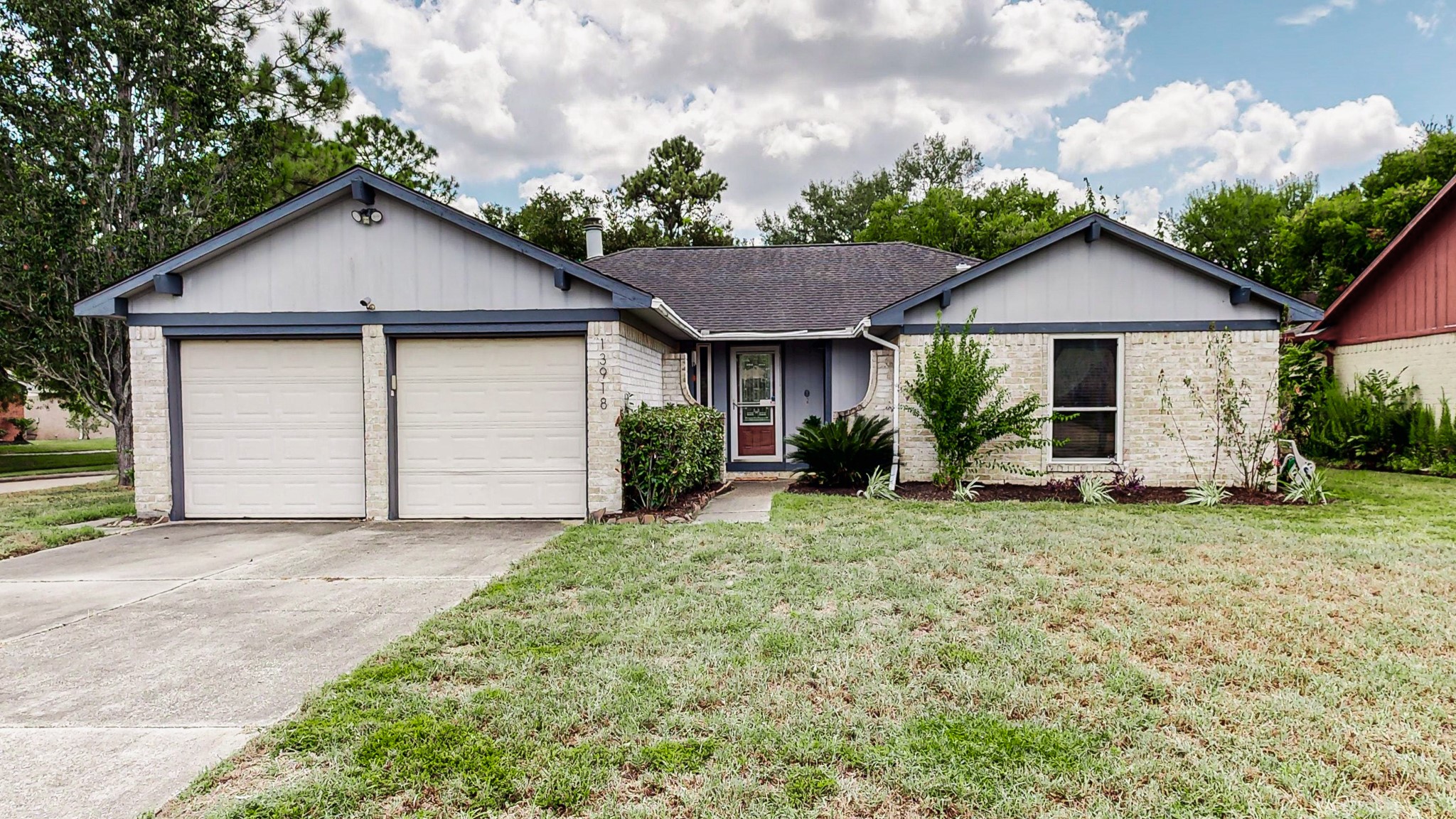 13918 Grosvenor Street Property Photo 1