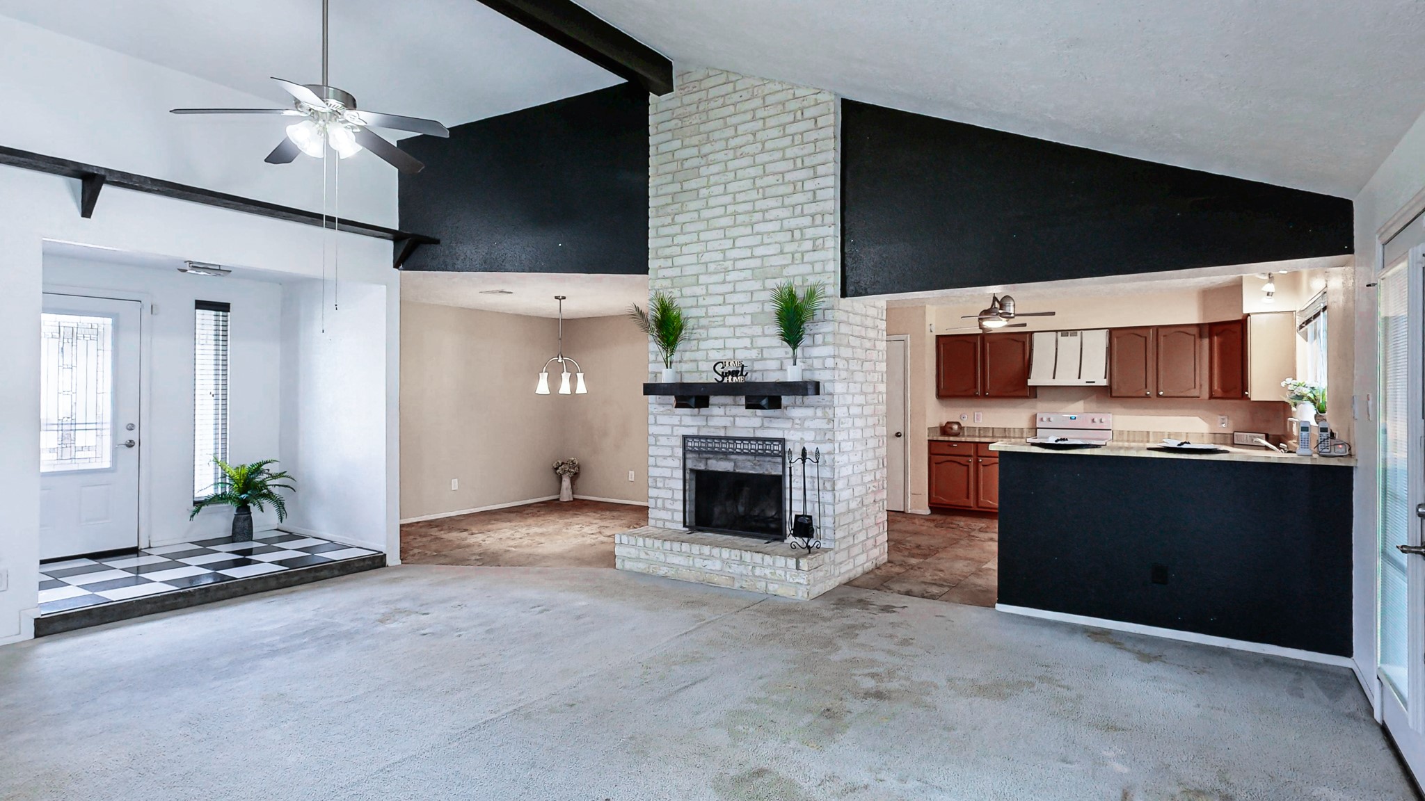 13918 Grosvenor Street Property Photo 7