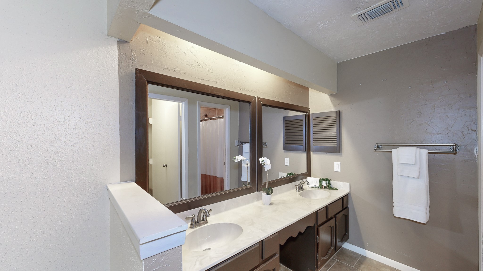 13918 Grosvenor Street Property Photo 13