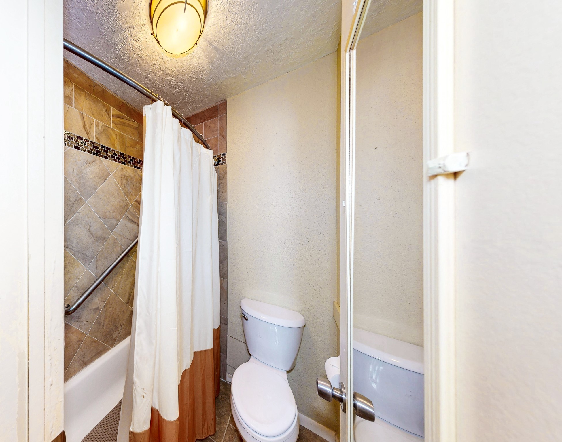13918 Grosvenor Street Property Photo 14