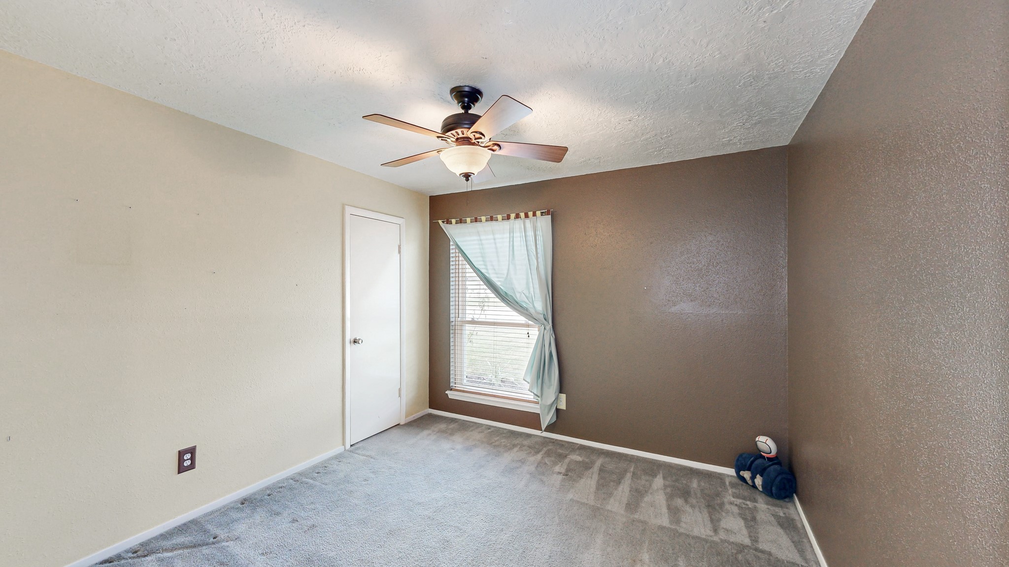 13918 Grosvenor Street Property Photo 16