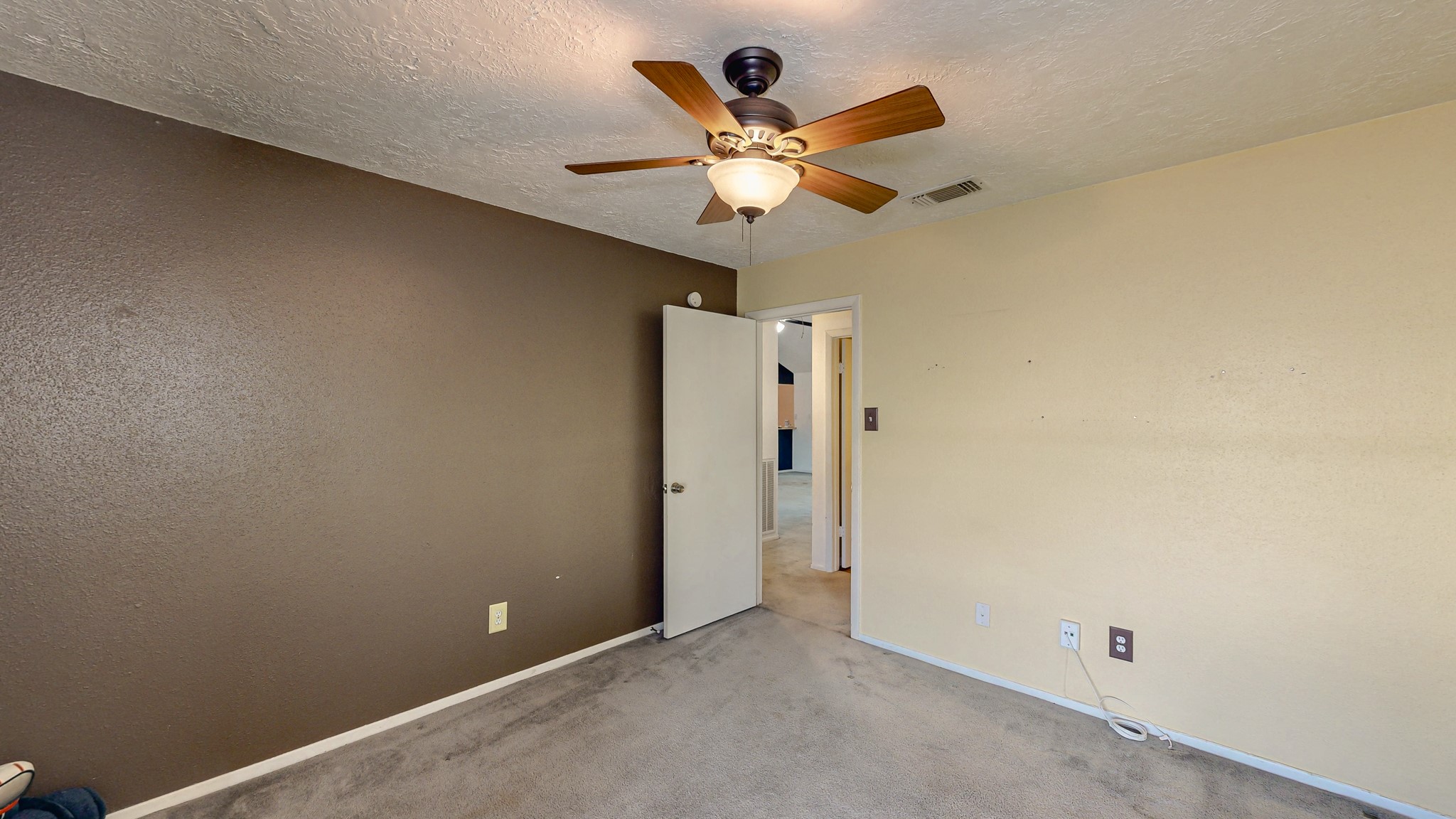 13918 Grosvenor Street Property Photo 17