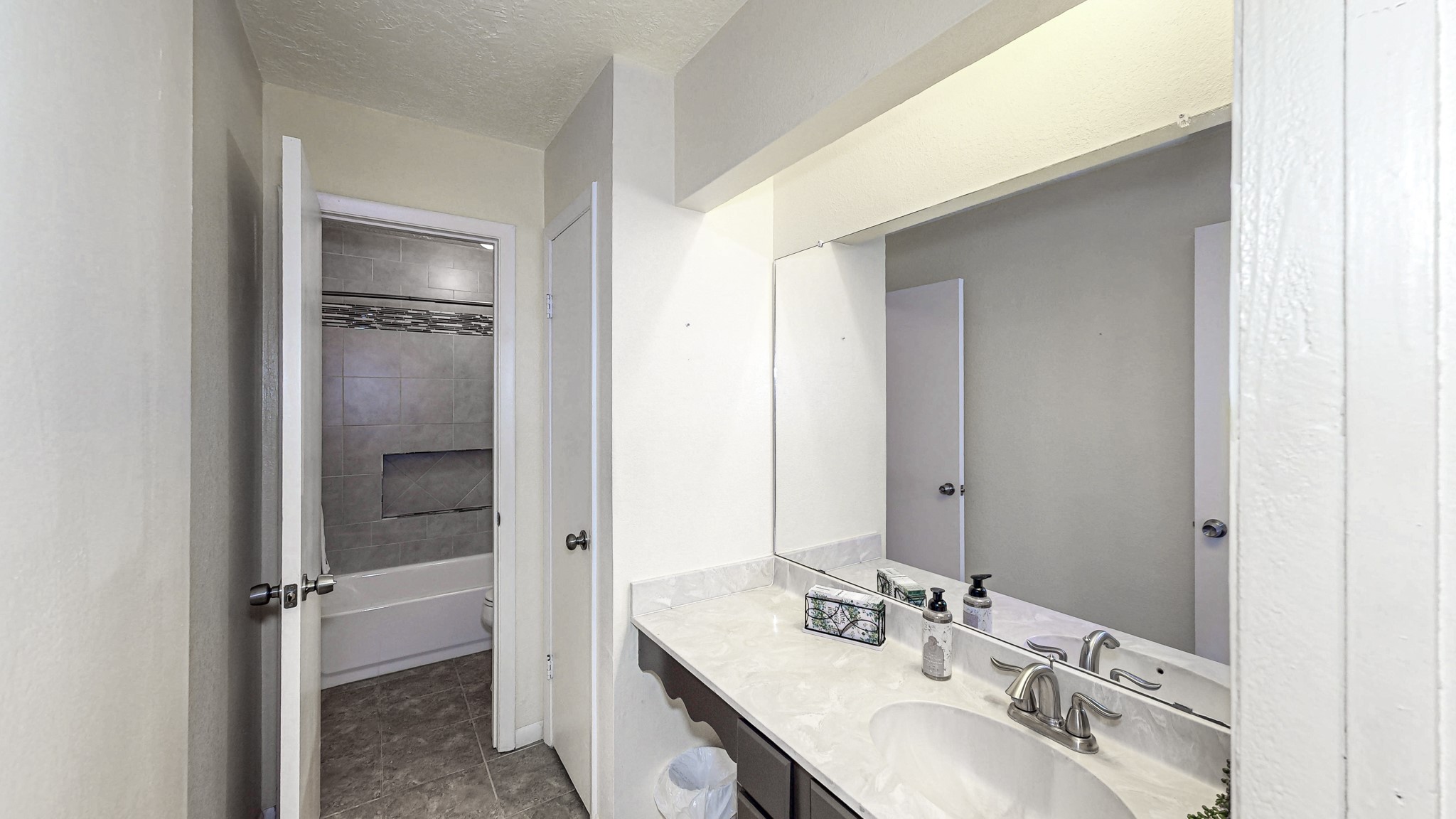 13918 Grosvenor Street Property Photo 19
