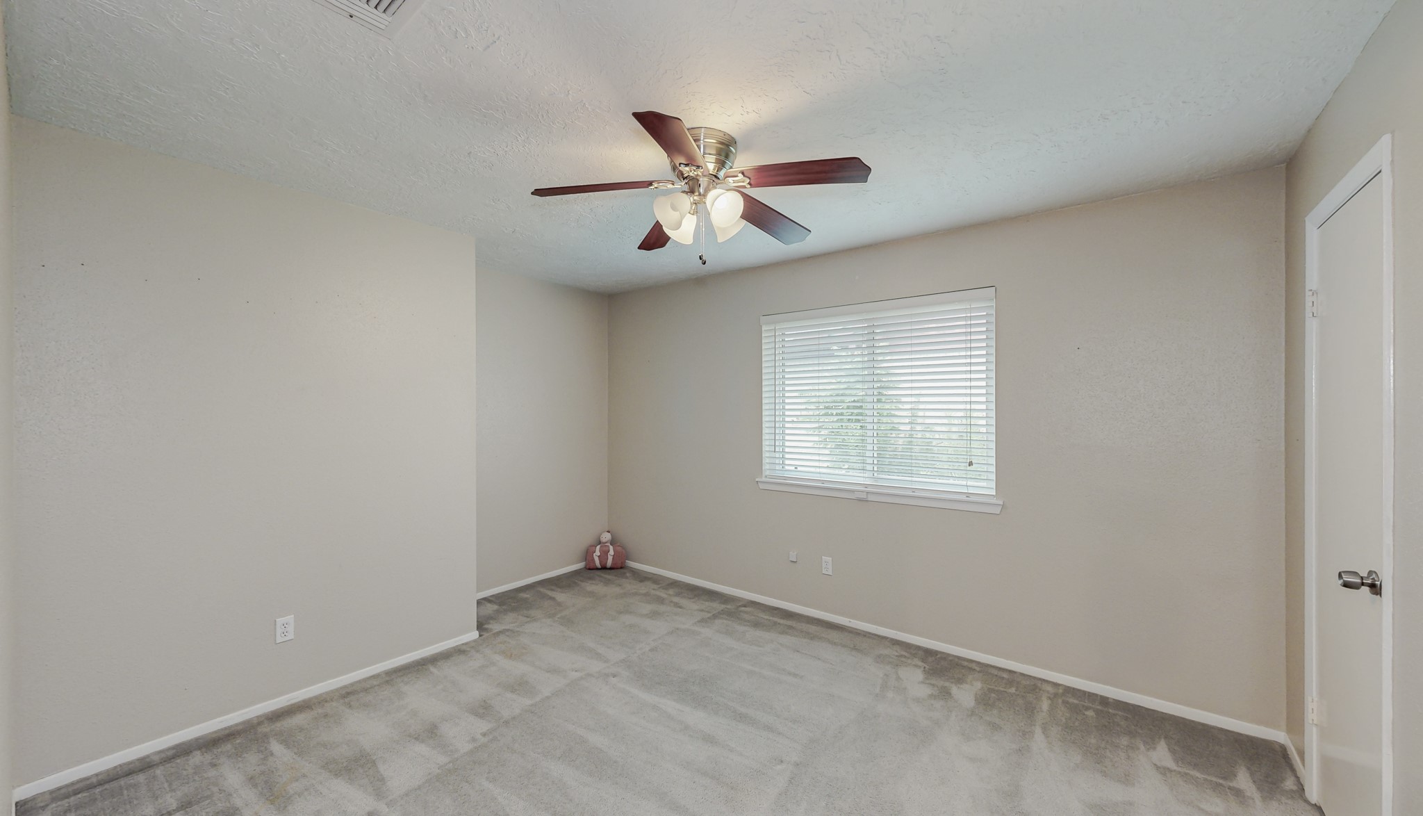 13918 Grosvenor Street Property Photo 21