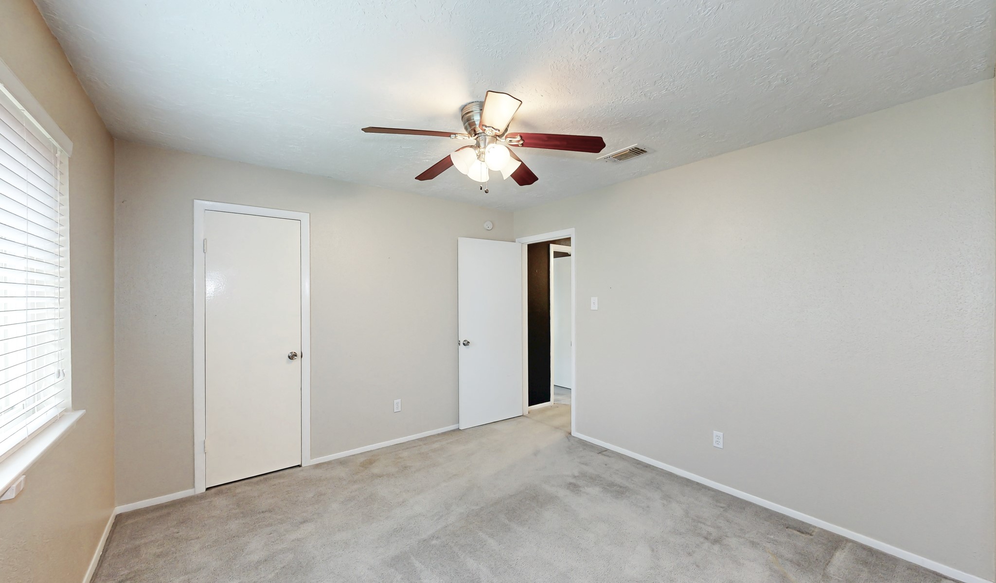 13918 Grosvenor Street Property Photo 22