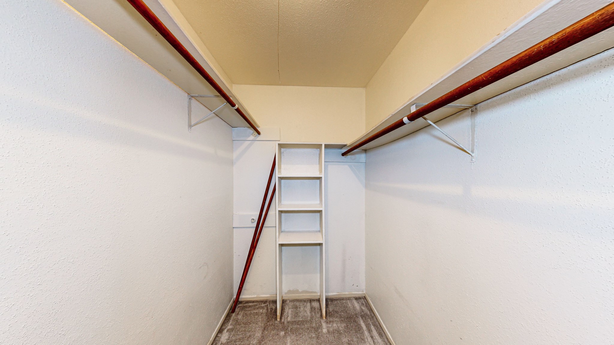 13918 Grosvenor Street Property Photo 23