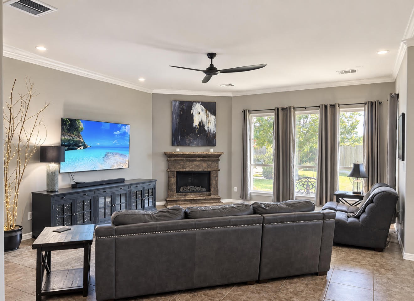 6902 Ladera Lane Property Photo 4