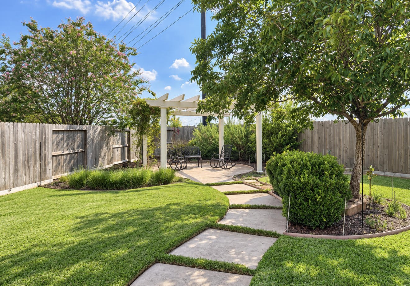 6902 Ladera Lane Property Photo 4