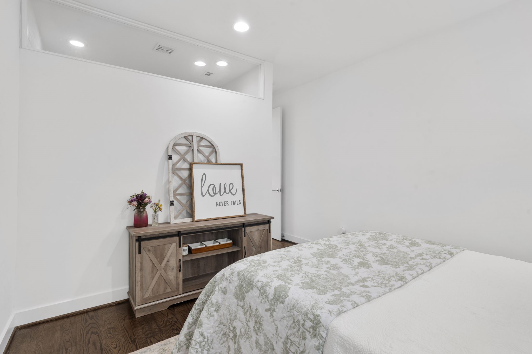 1159 W 18th Street Property Photo 7