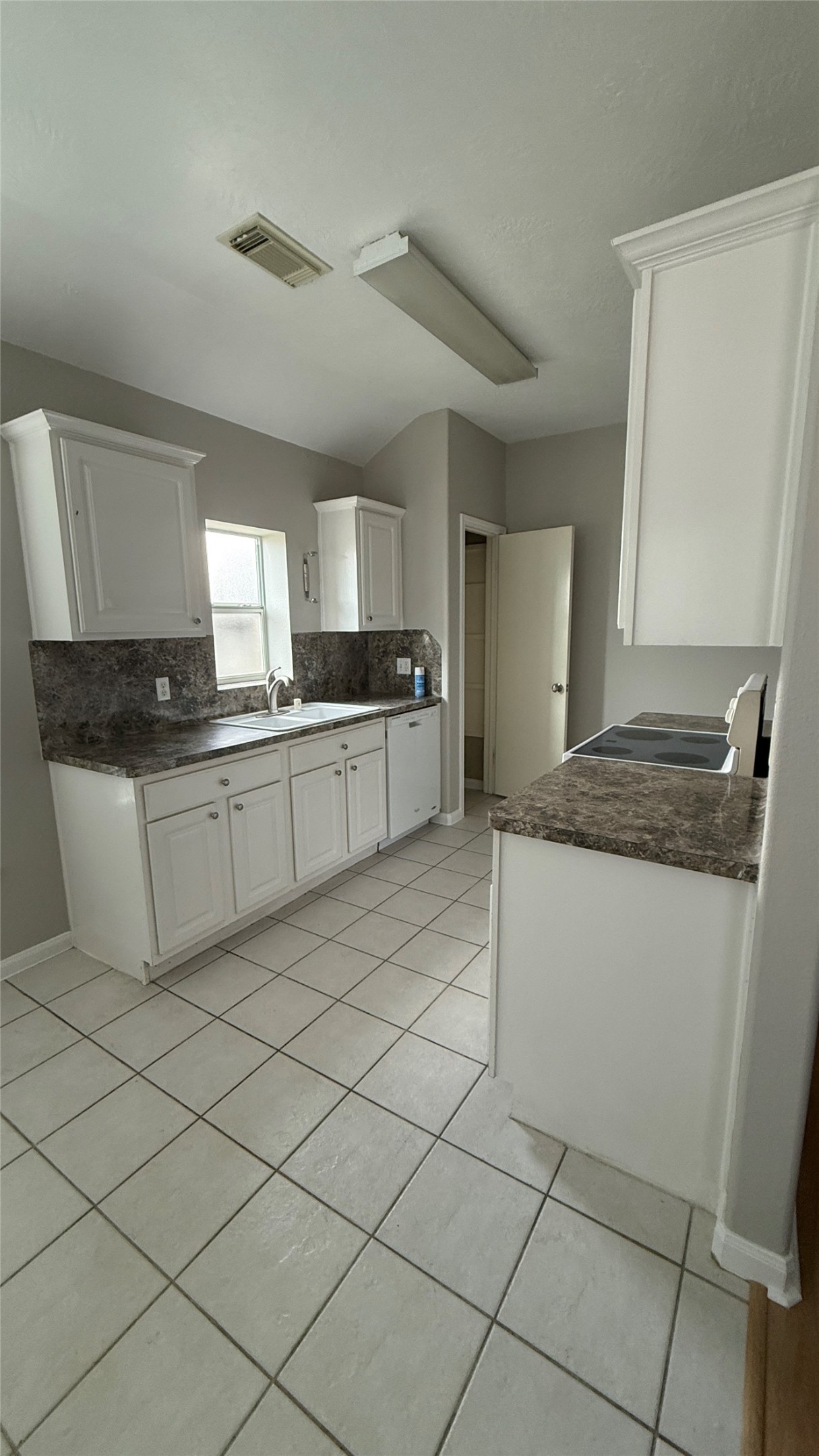 135 Kellyn Oaks Drive Property Photo 2