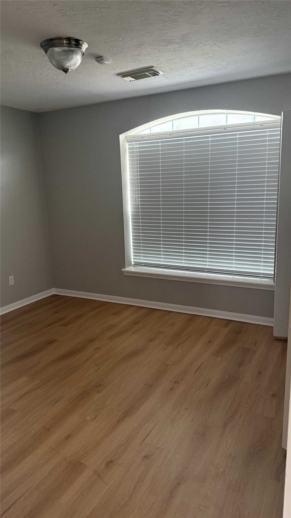 135 Kellyn Oaks Drive Property Photo 3
