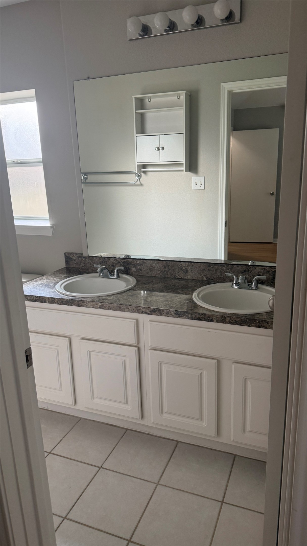 135 Kellyn Oaks Drive Property Photo 4