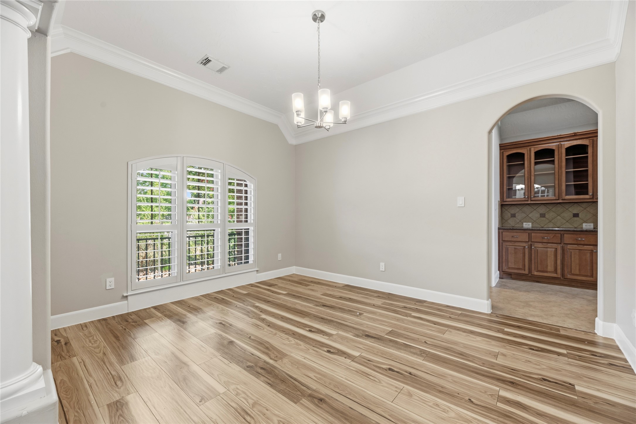 8606 Meadowview Court Property Photo 6