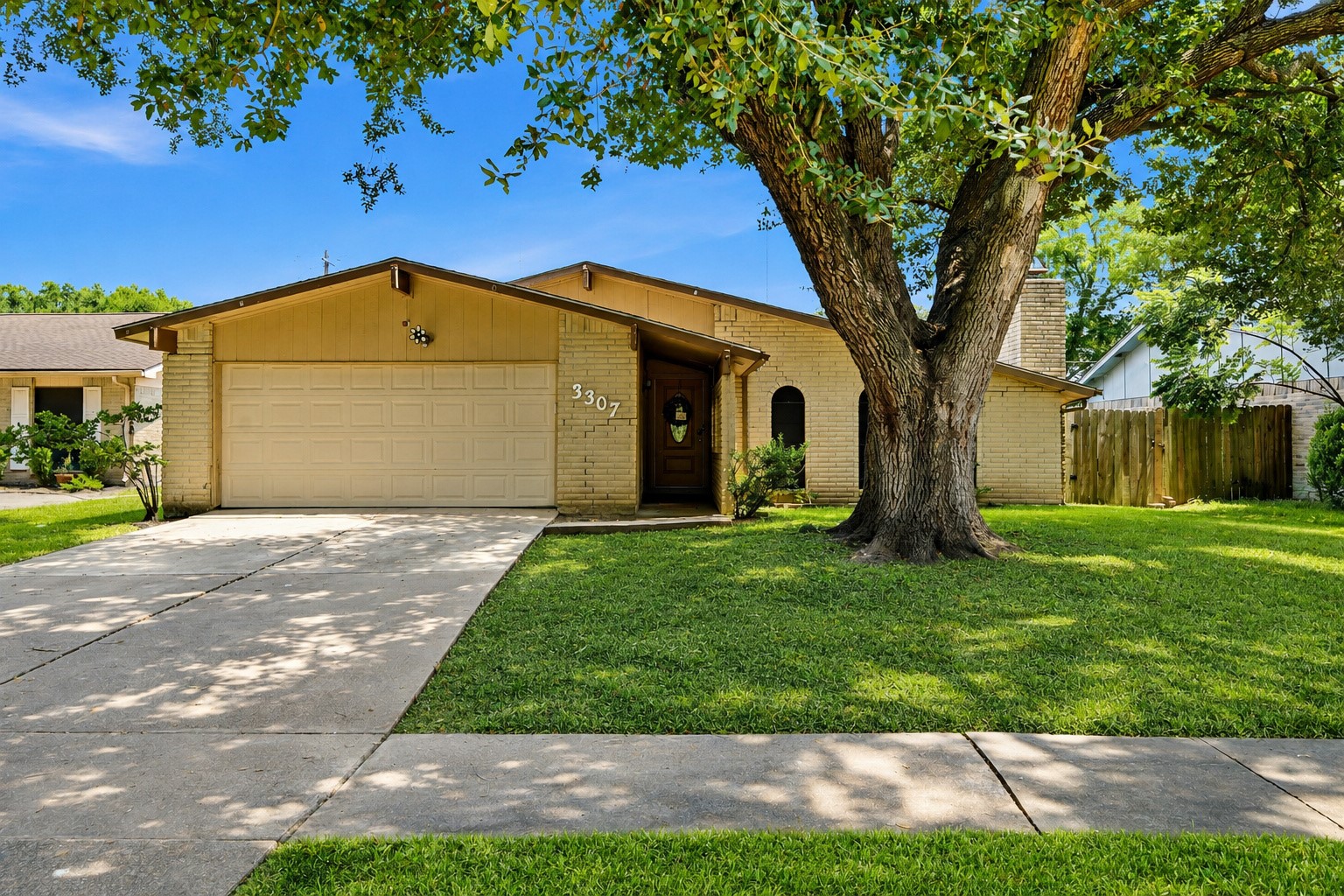 3307 Meadowview Drive Property Photo 1