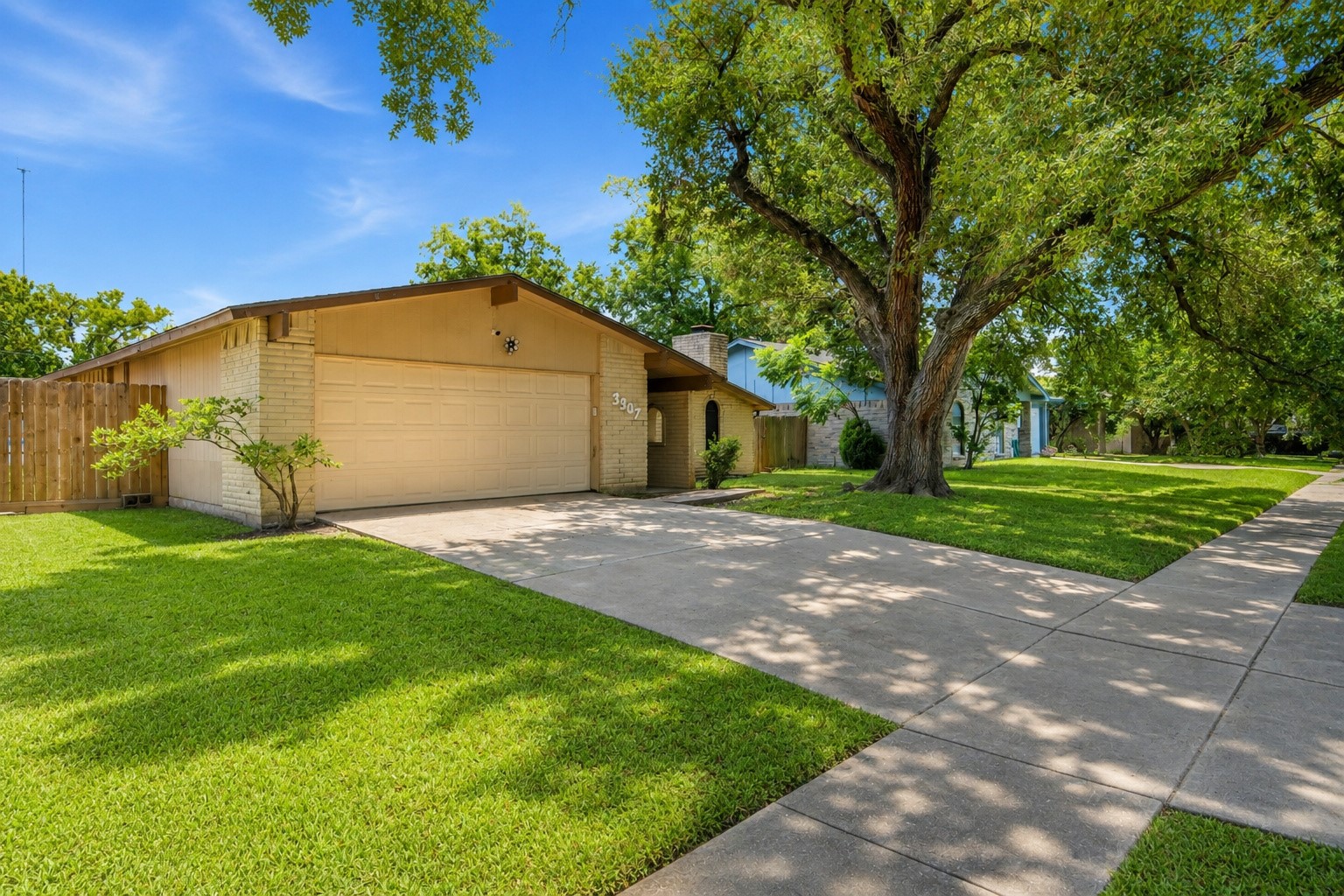 3307 Meadowview Drive Property Photo 2