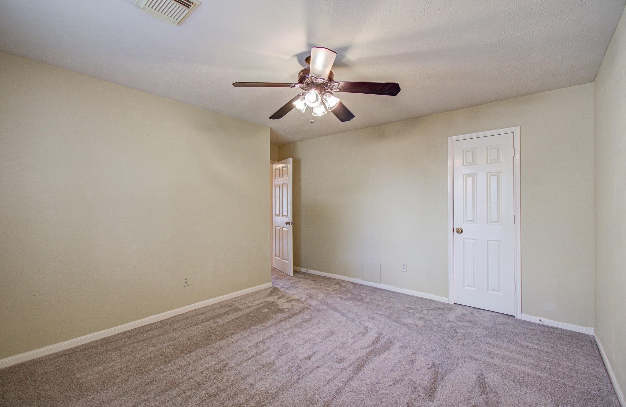 16419 Dawncrest Way Property Photo 4