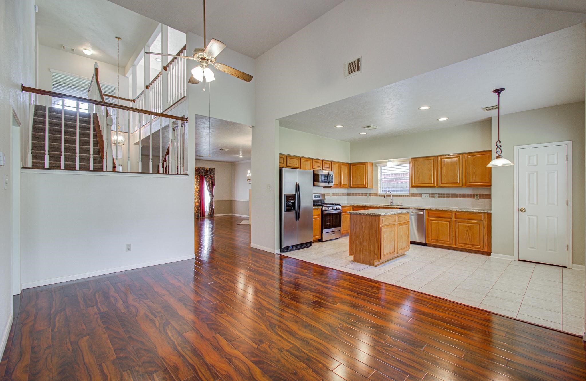 16419 Dawncrest Way Property Photo 8