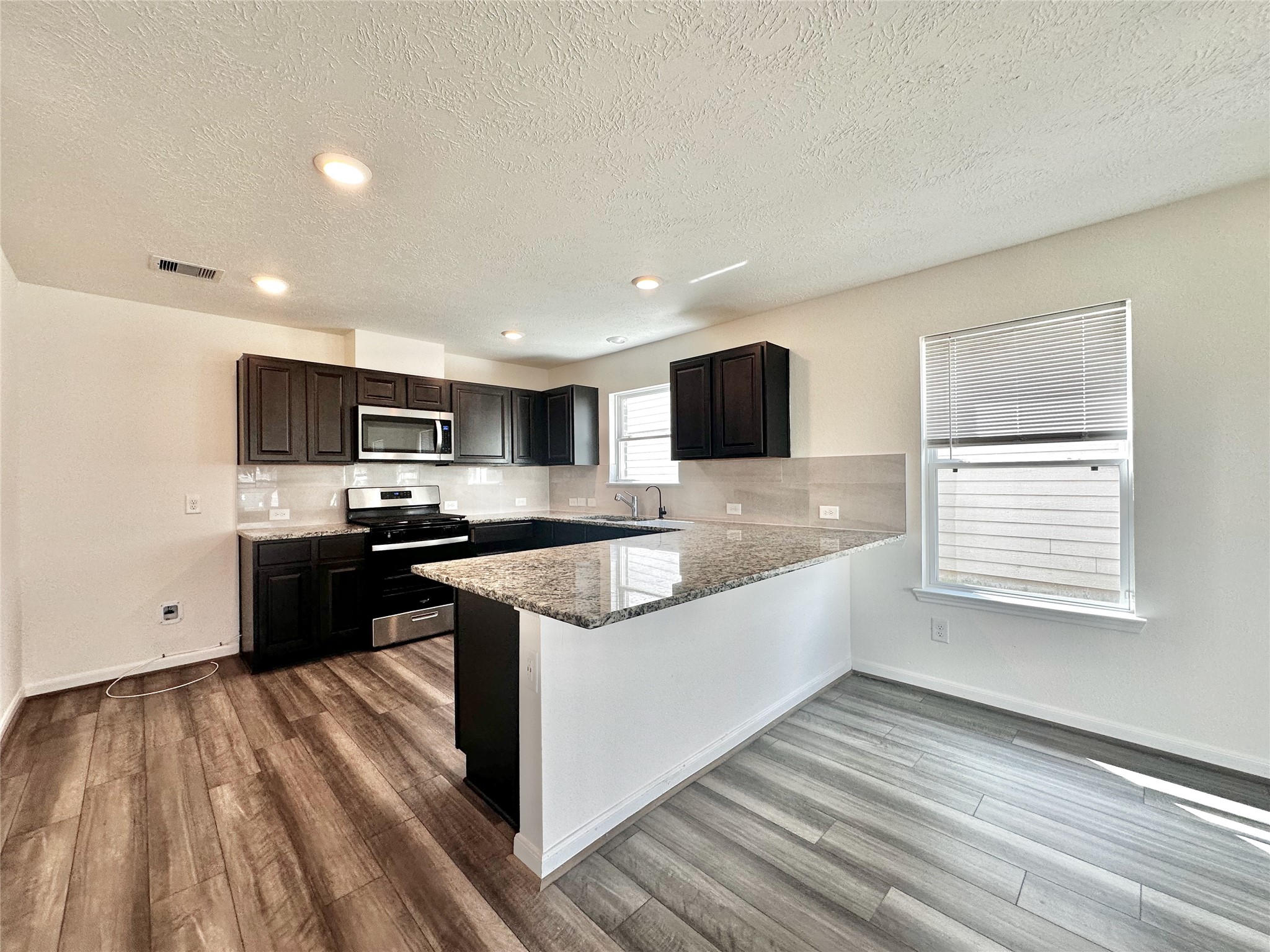 5510 Eagle Sky Boulevard Property Photo 8
