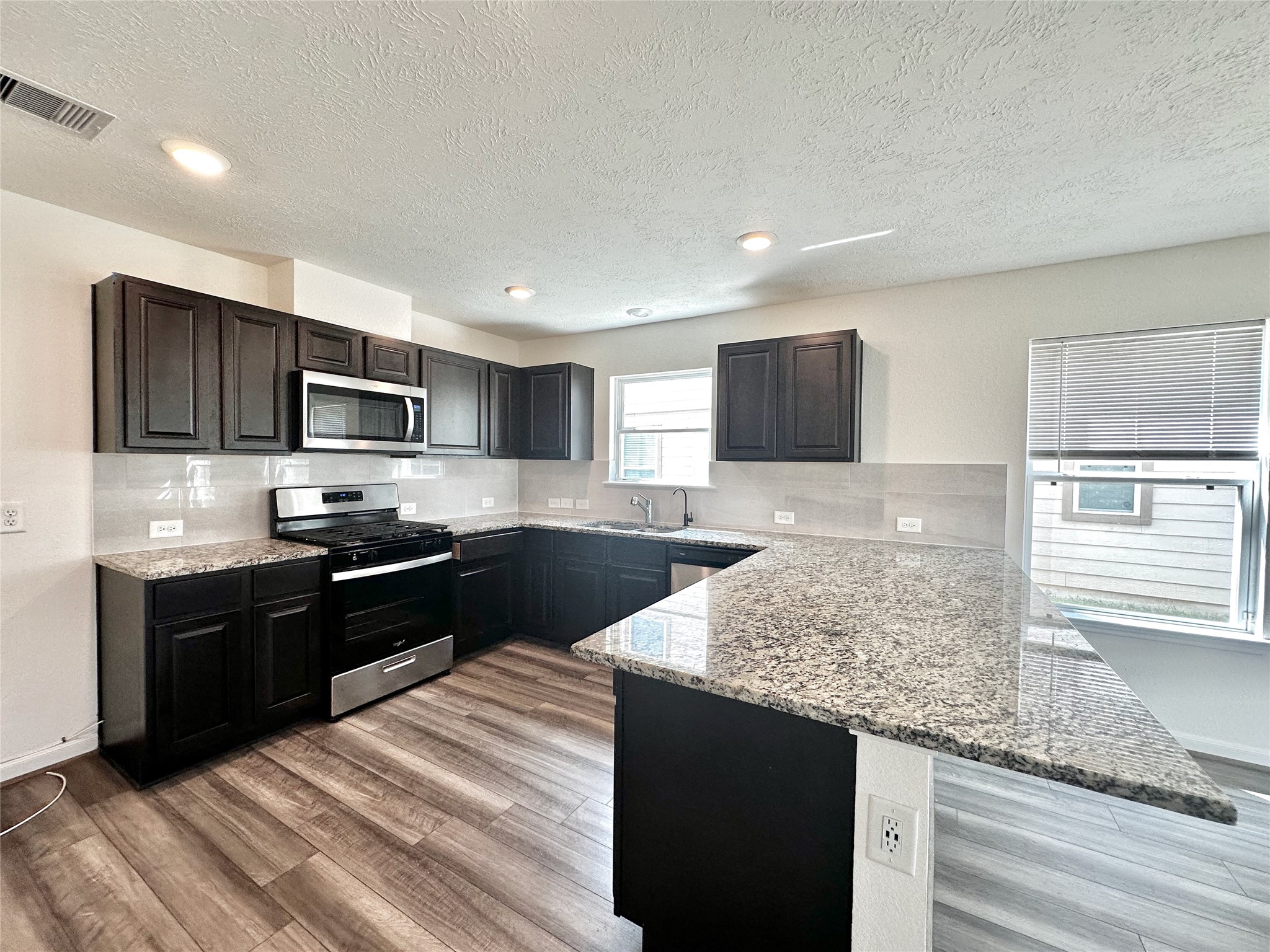 5510 Eagle Sky Boulevard Property Photo 9
