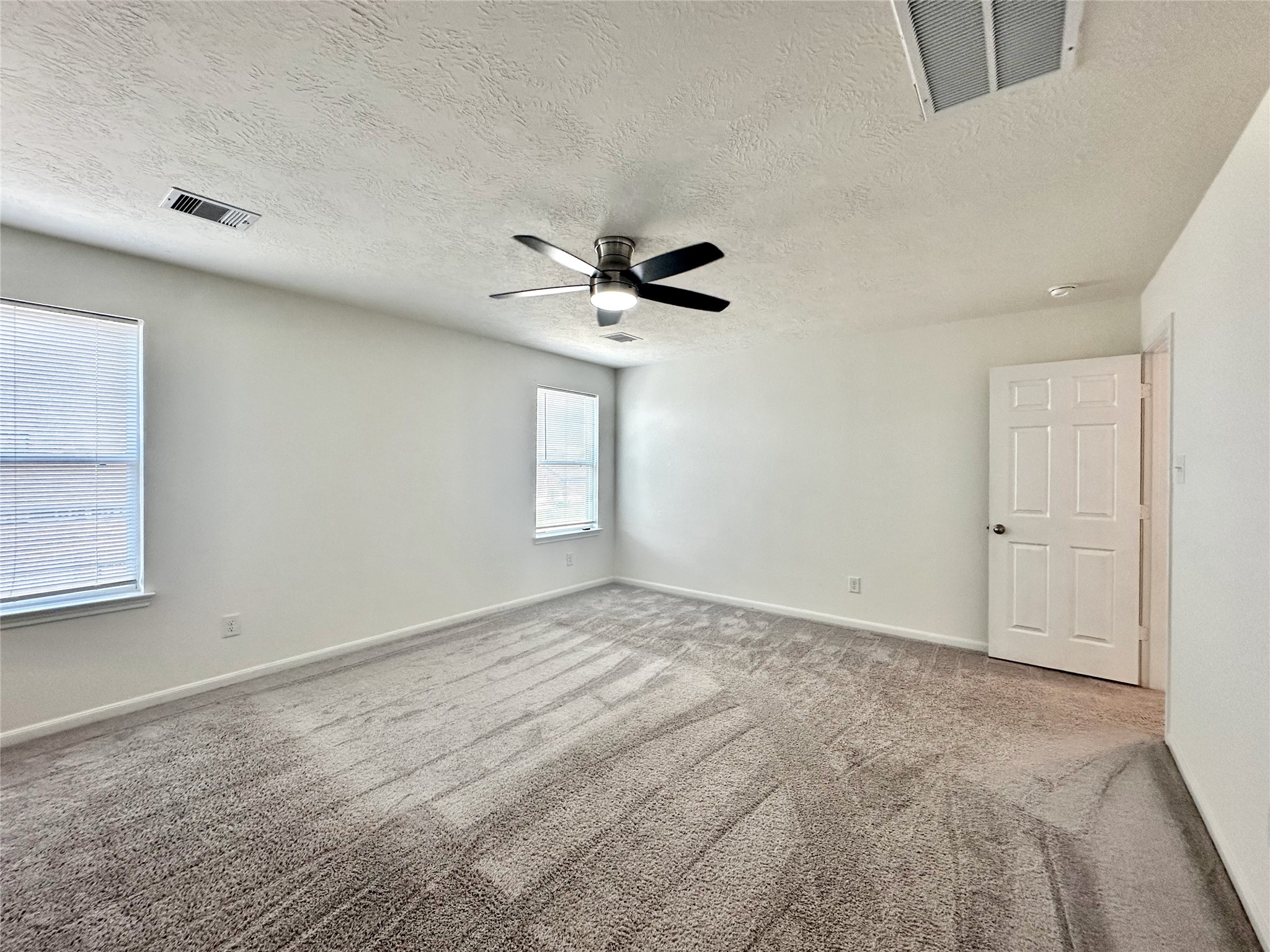 5510 Eagle Sky Boulevard Property Photo 17