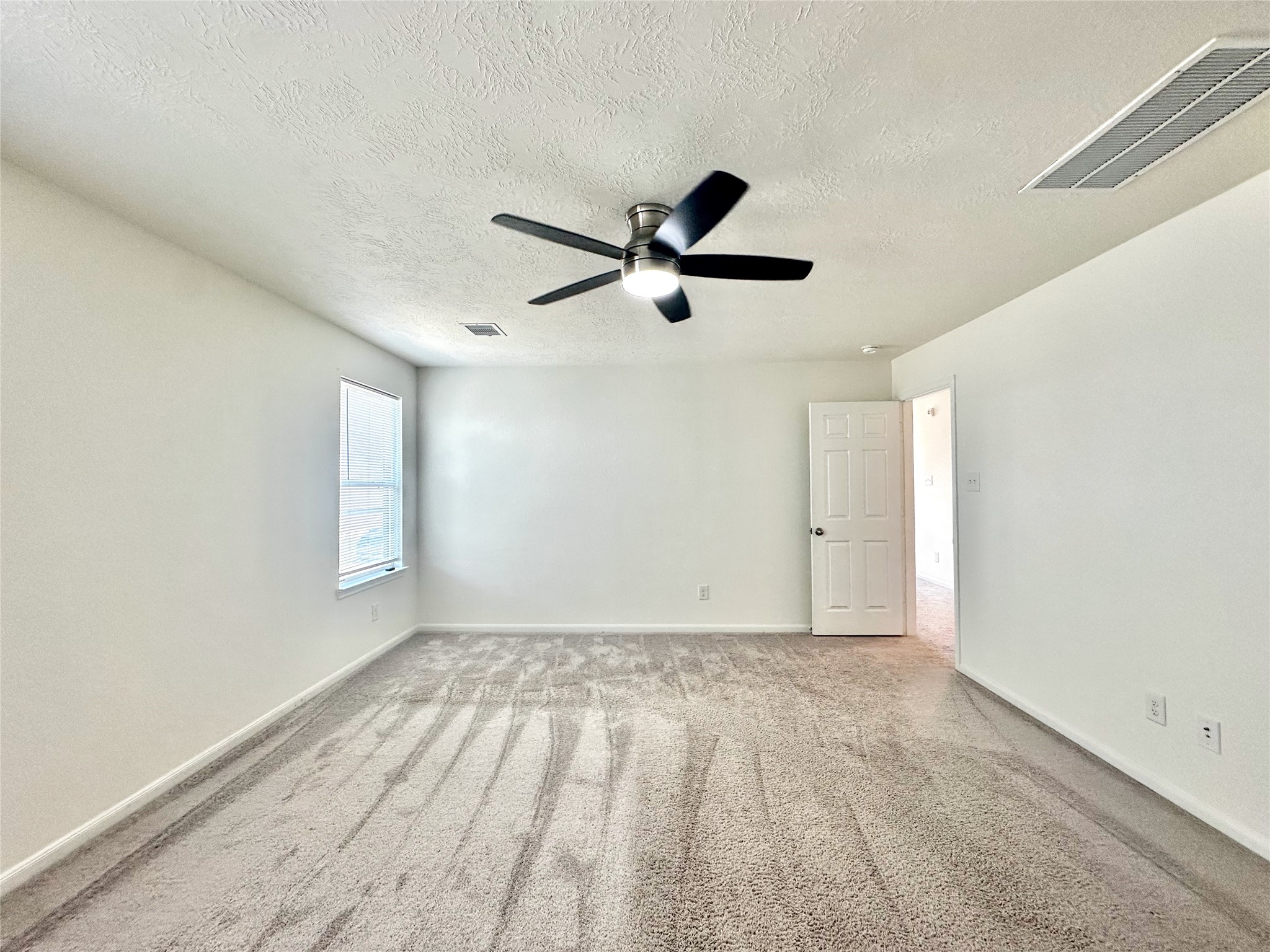 5510 Eagle Sky Boulevard Property Photo 18