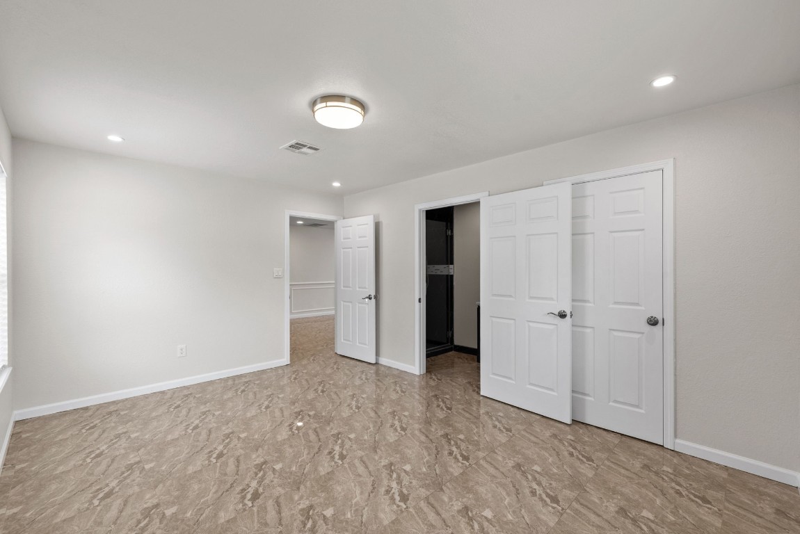 1903 Pinewoods Way Property Photo 6