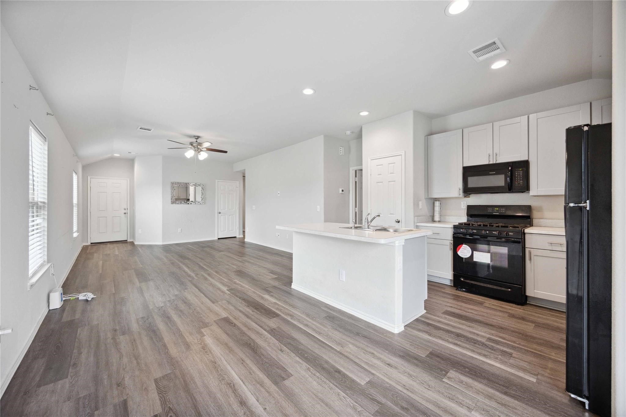 7907 Hollow Root Lane Property Photo 6