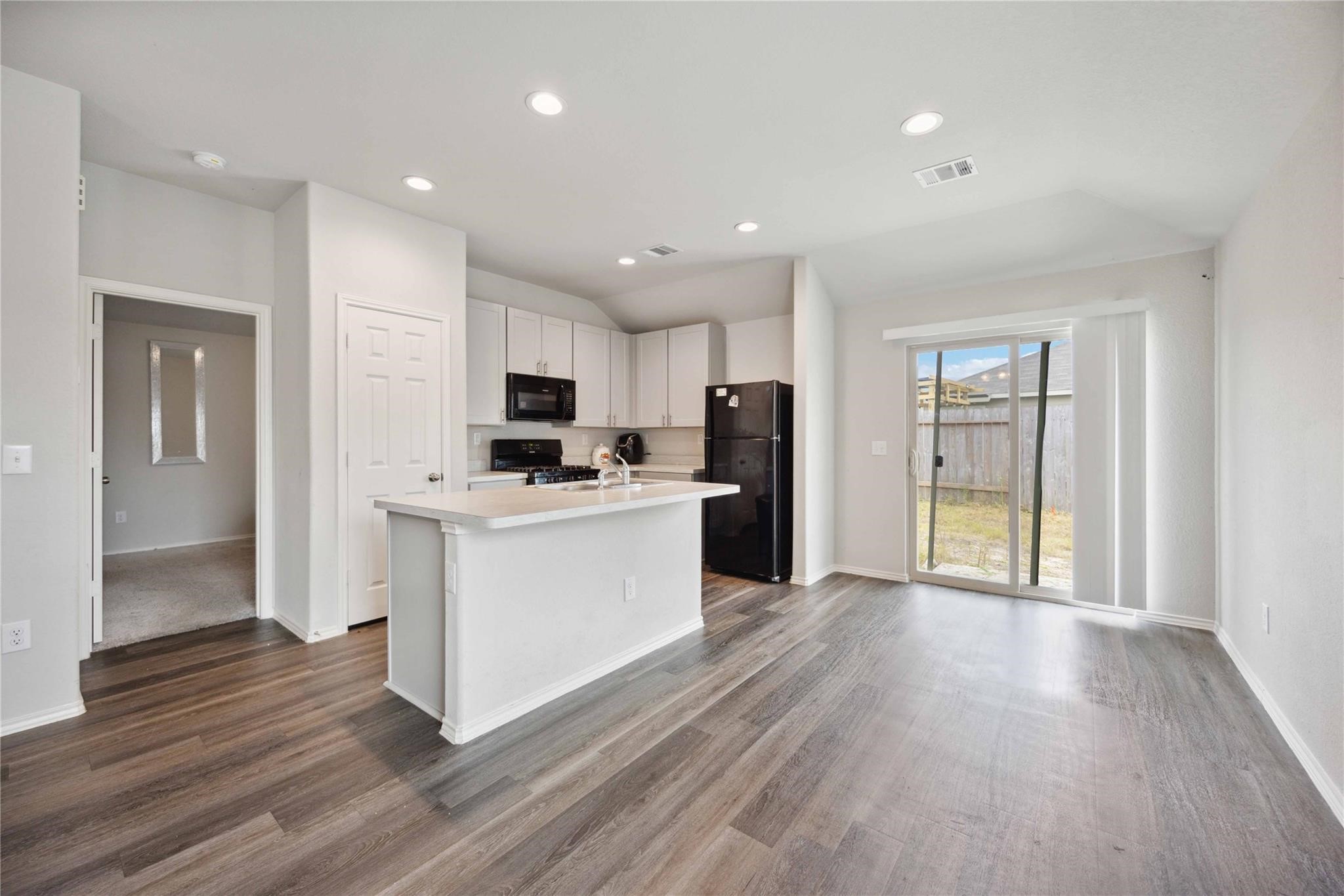 7907 Hollow Root Lane Property Photo 8