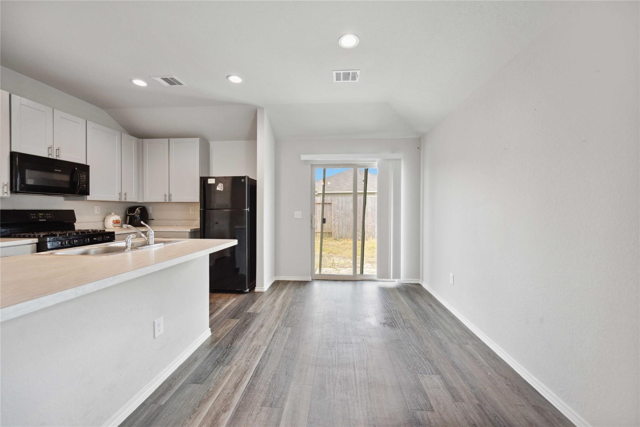7907 Hollow Root Lane Property Photo 10