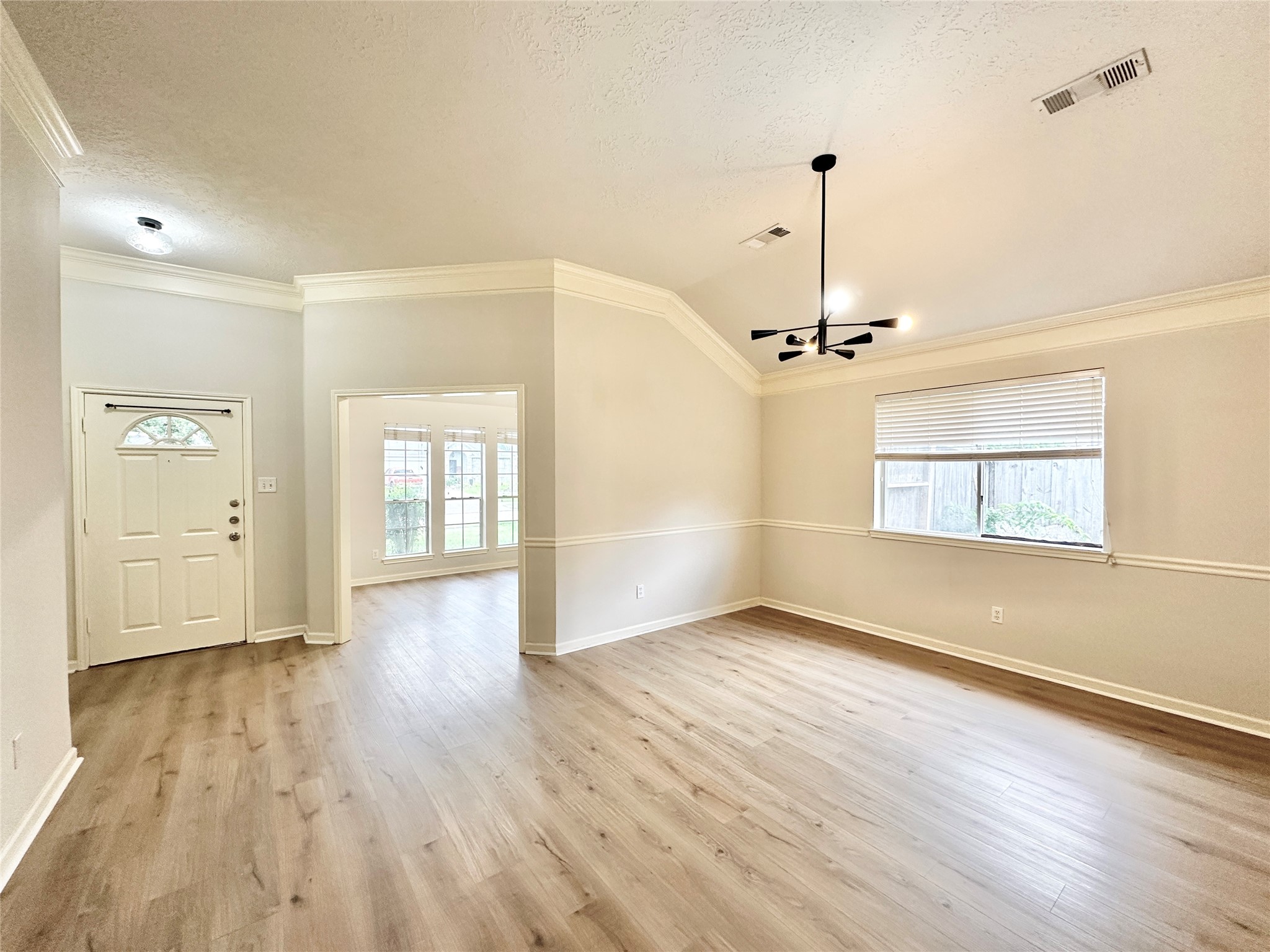 3907 Crystal Pass Court Property Photo 6