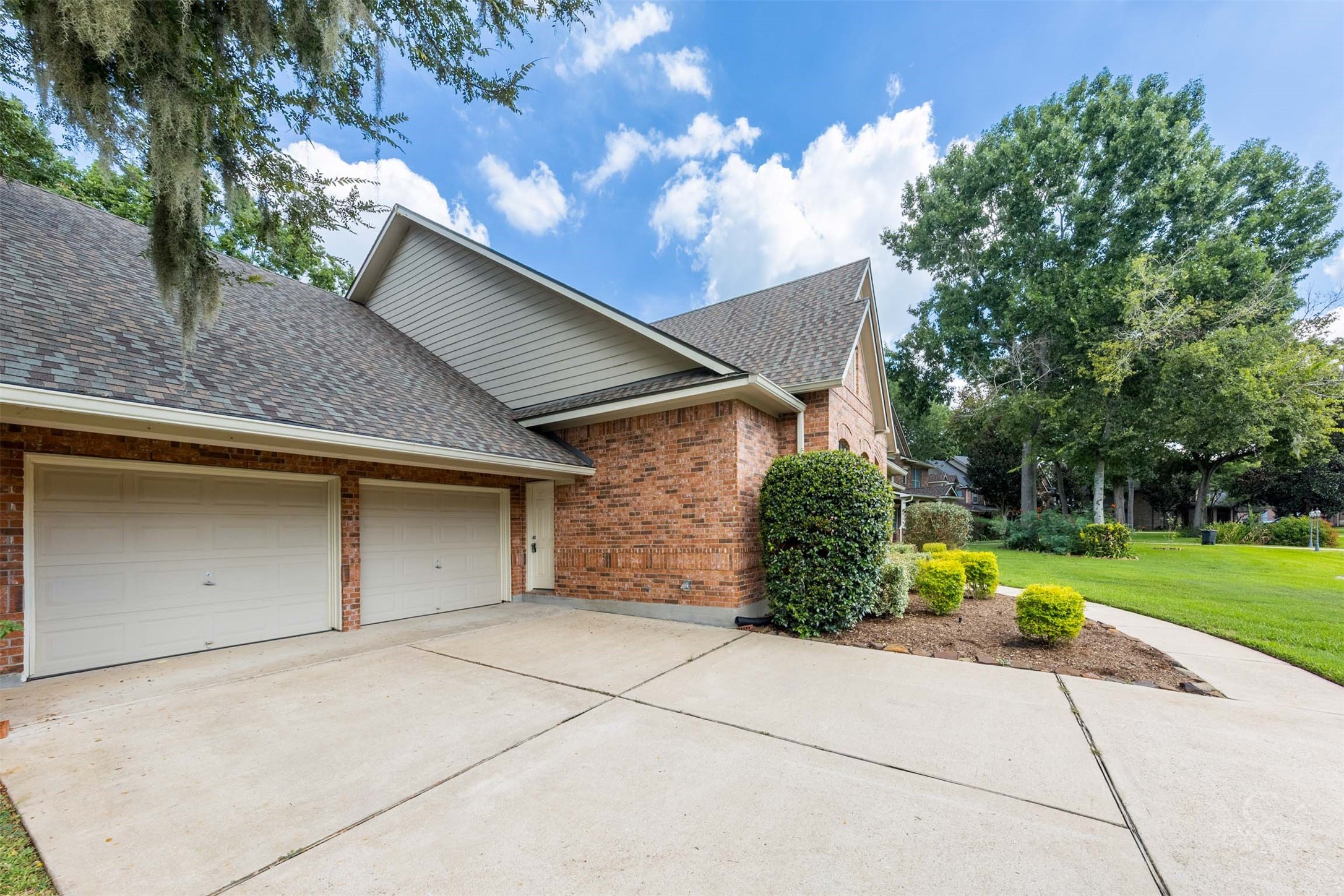 5010 Oxbow Circle E Property Photo 7