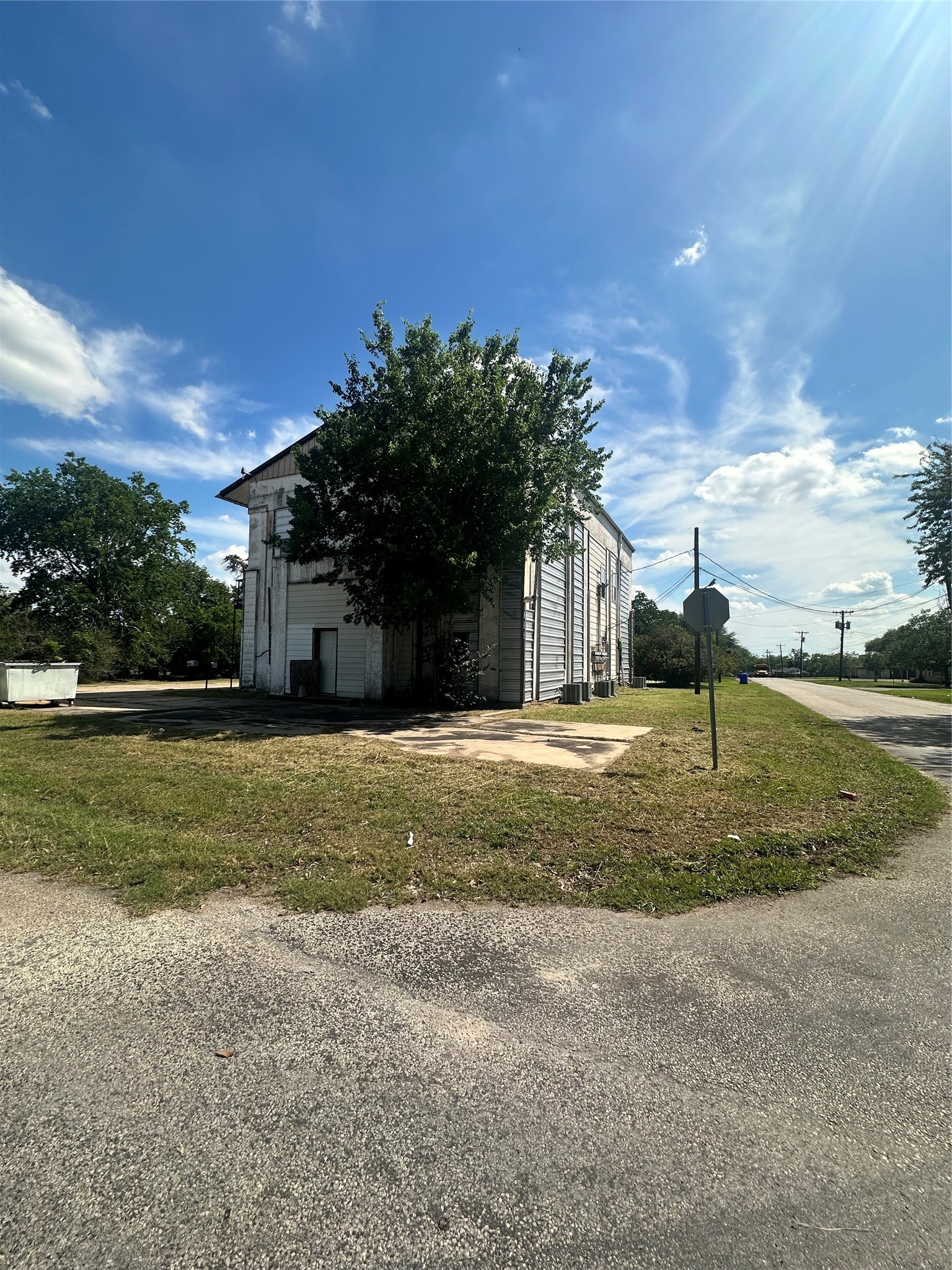1010 Nelson Property Photo 3