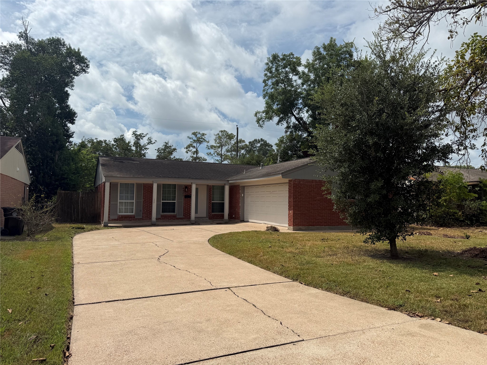 4327 Oakside Drive Property Photo 1