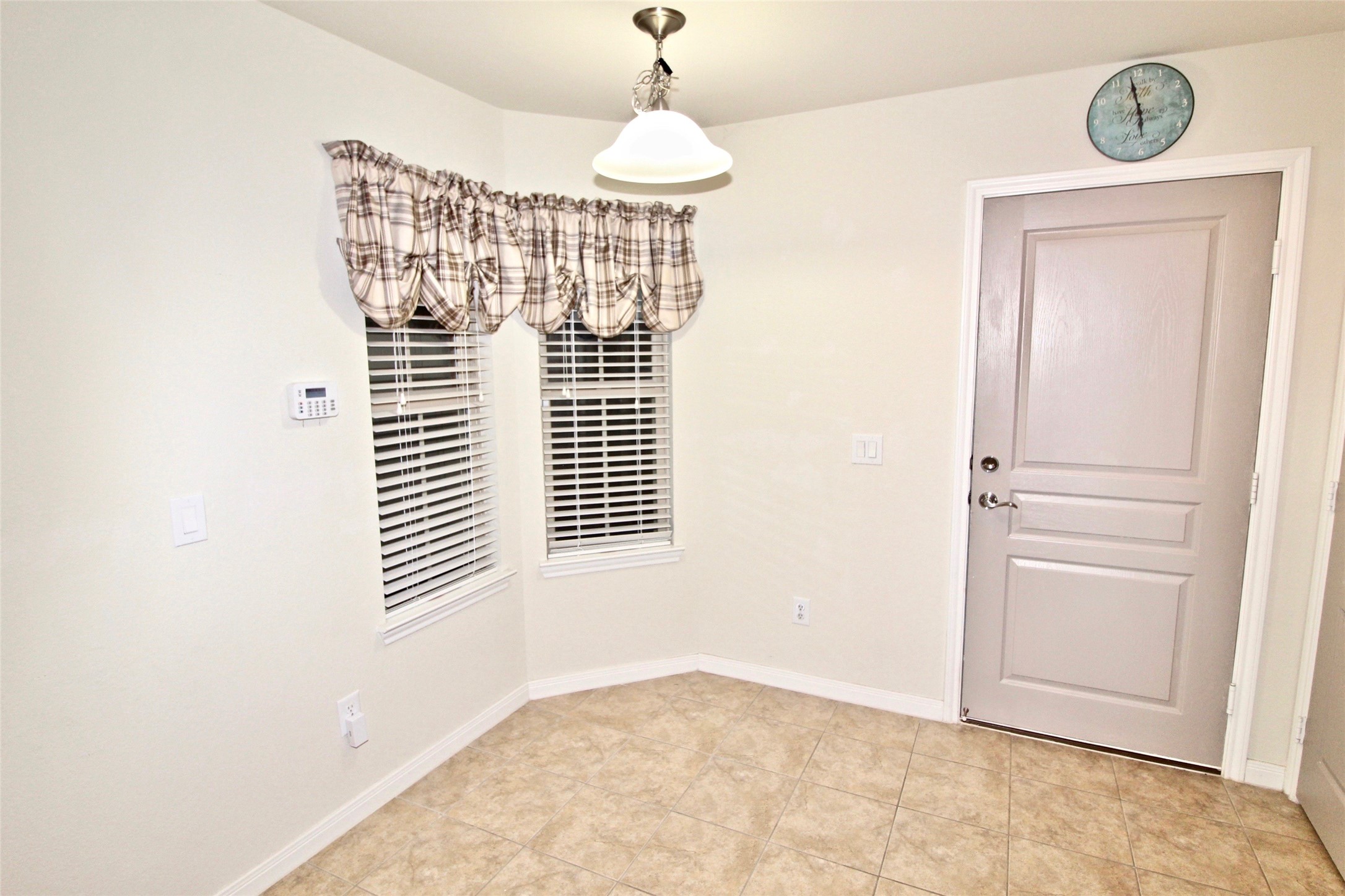 3306 Dandelion Drive Property Photo 6